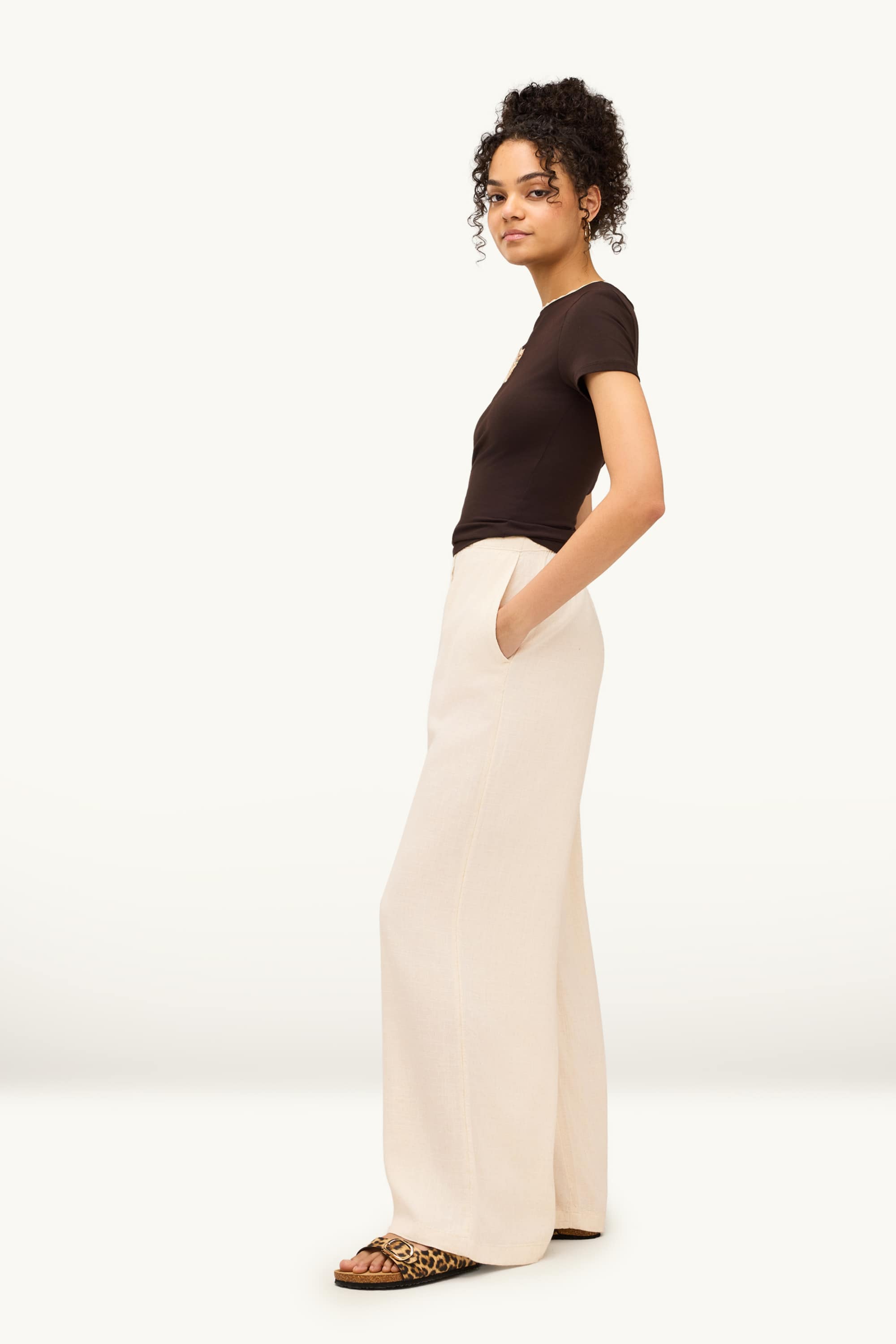 Cloth trousers with linen content - mid-rise waist - loose fit creme