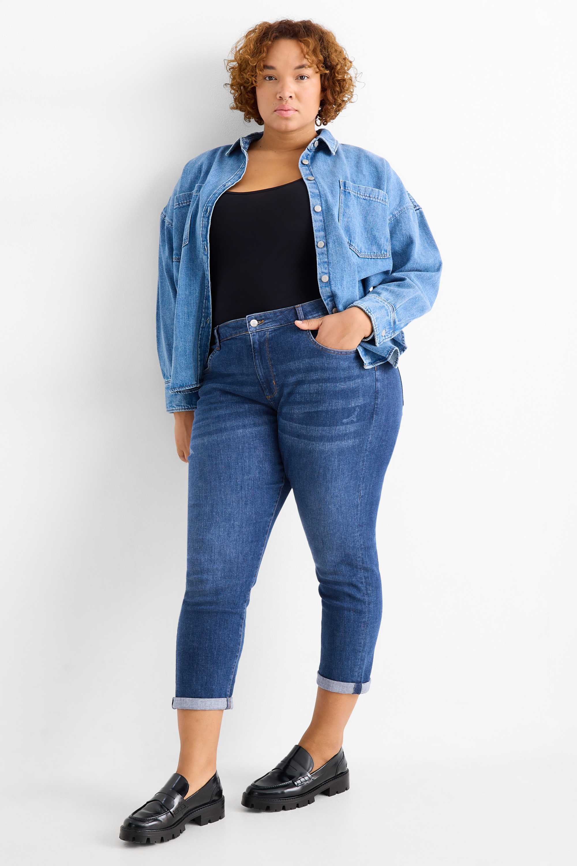 Boyfriend jeans - mid-rise waist blue denim
