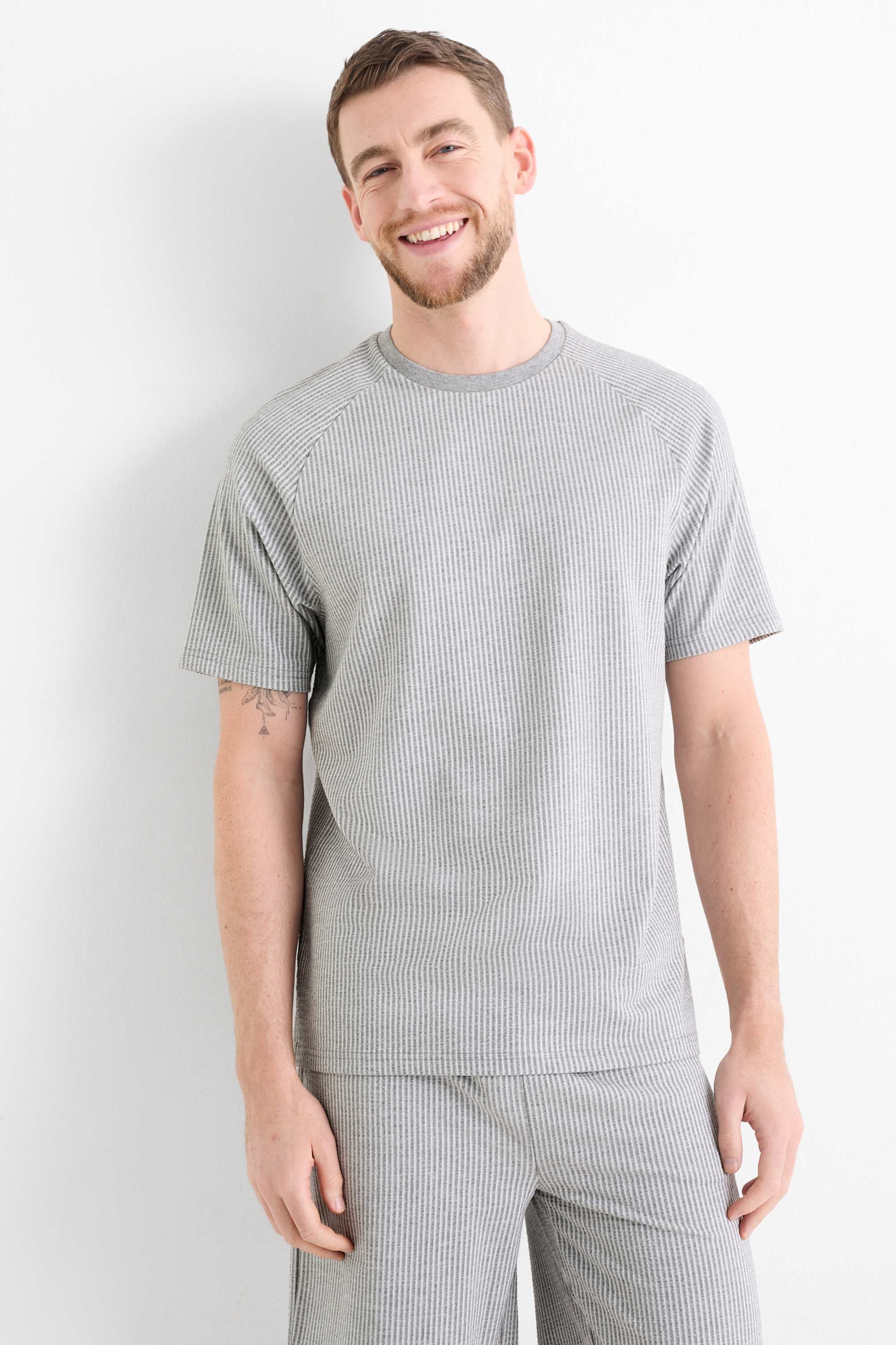Short pyjamas - striped gray