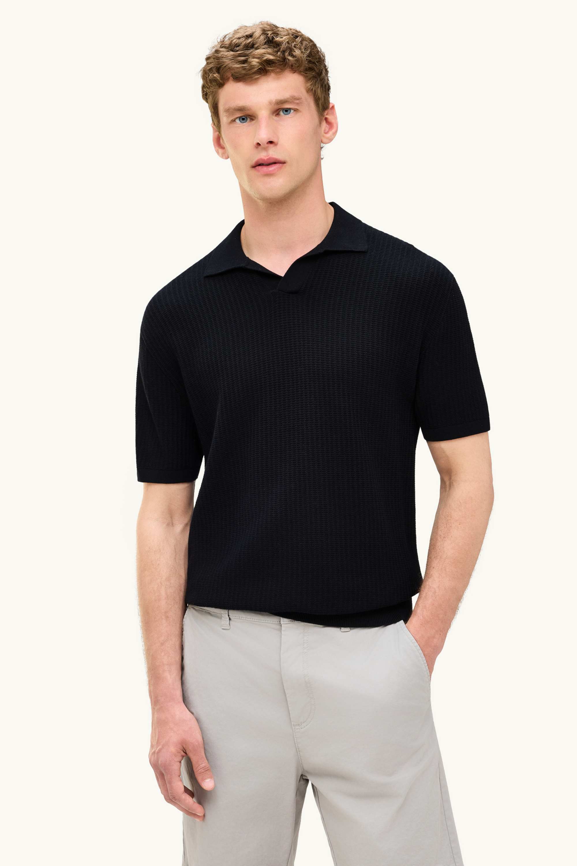 Knitted polo shirt - relaxed fit - textured black