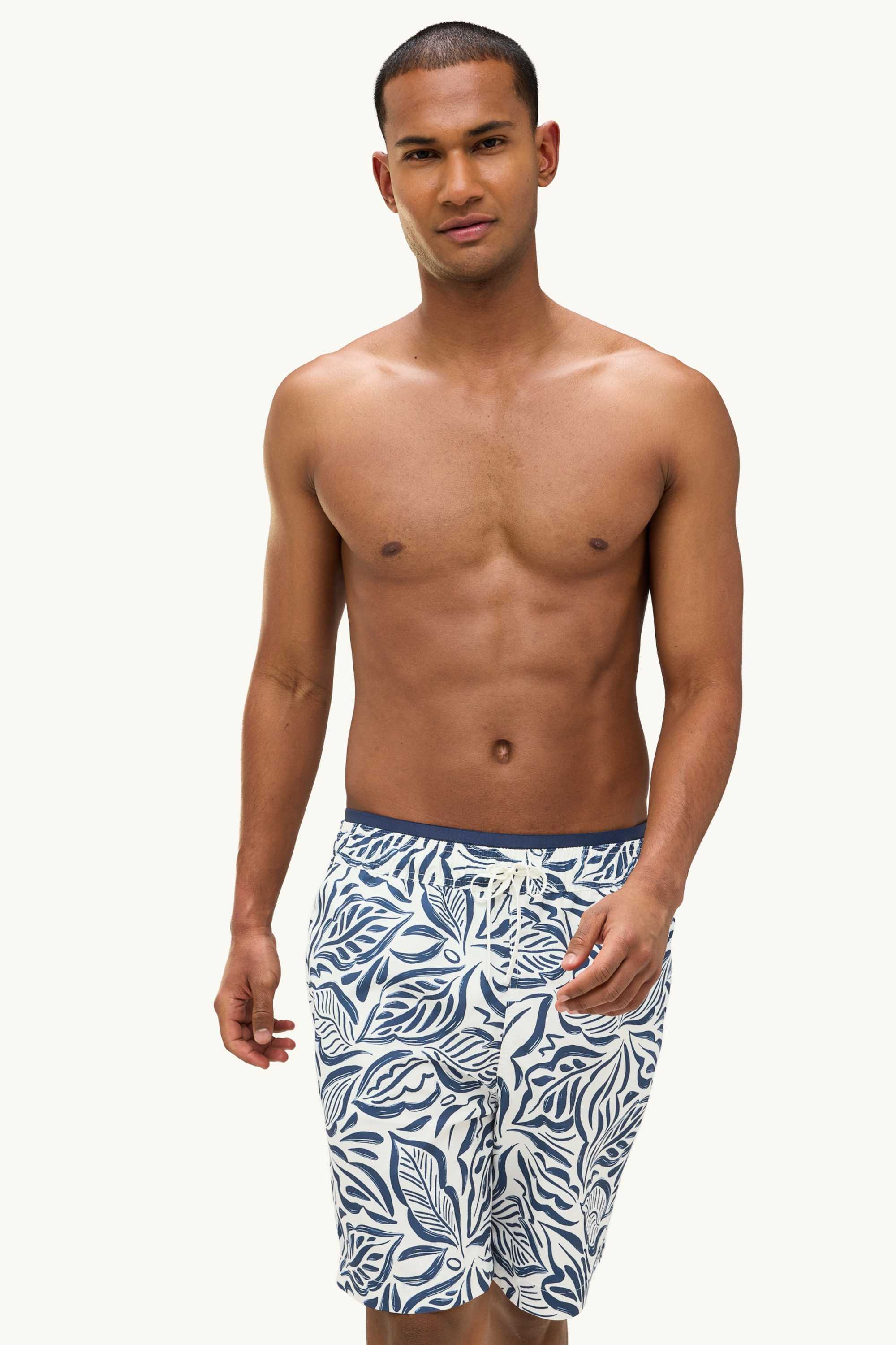 Swim shorts - patterned white / blue