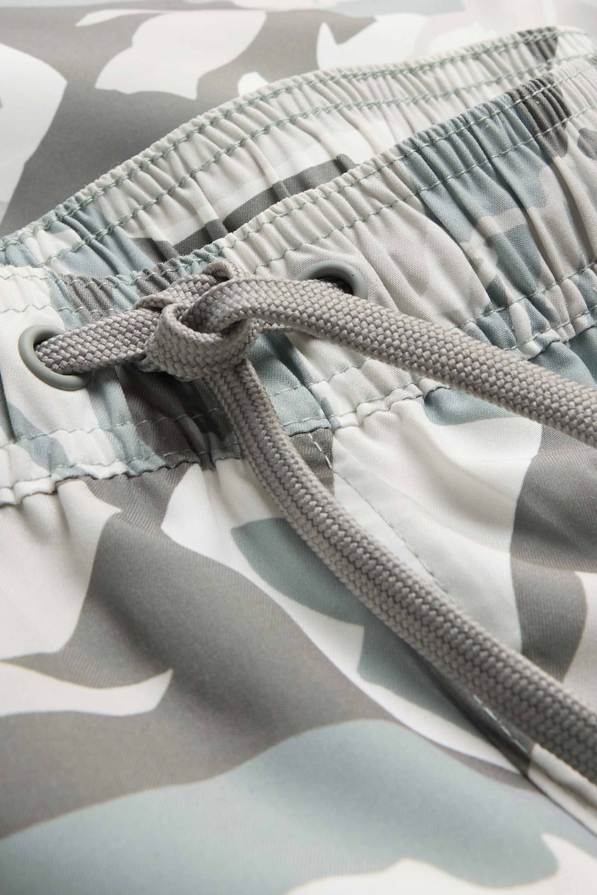 Swim shorts - patterned green