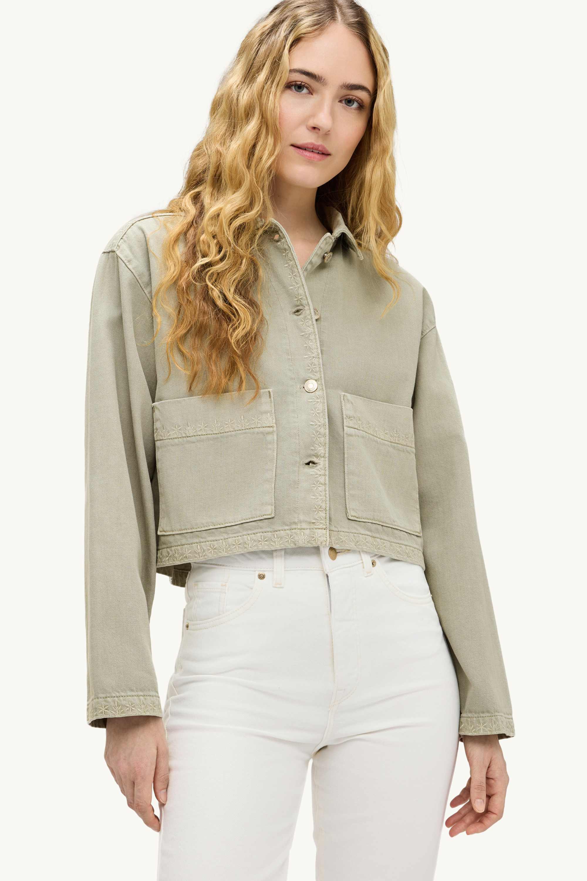 Cropped denim jacket - embroidered green