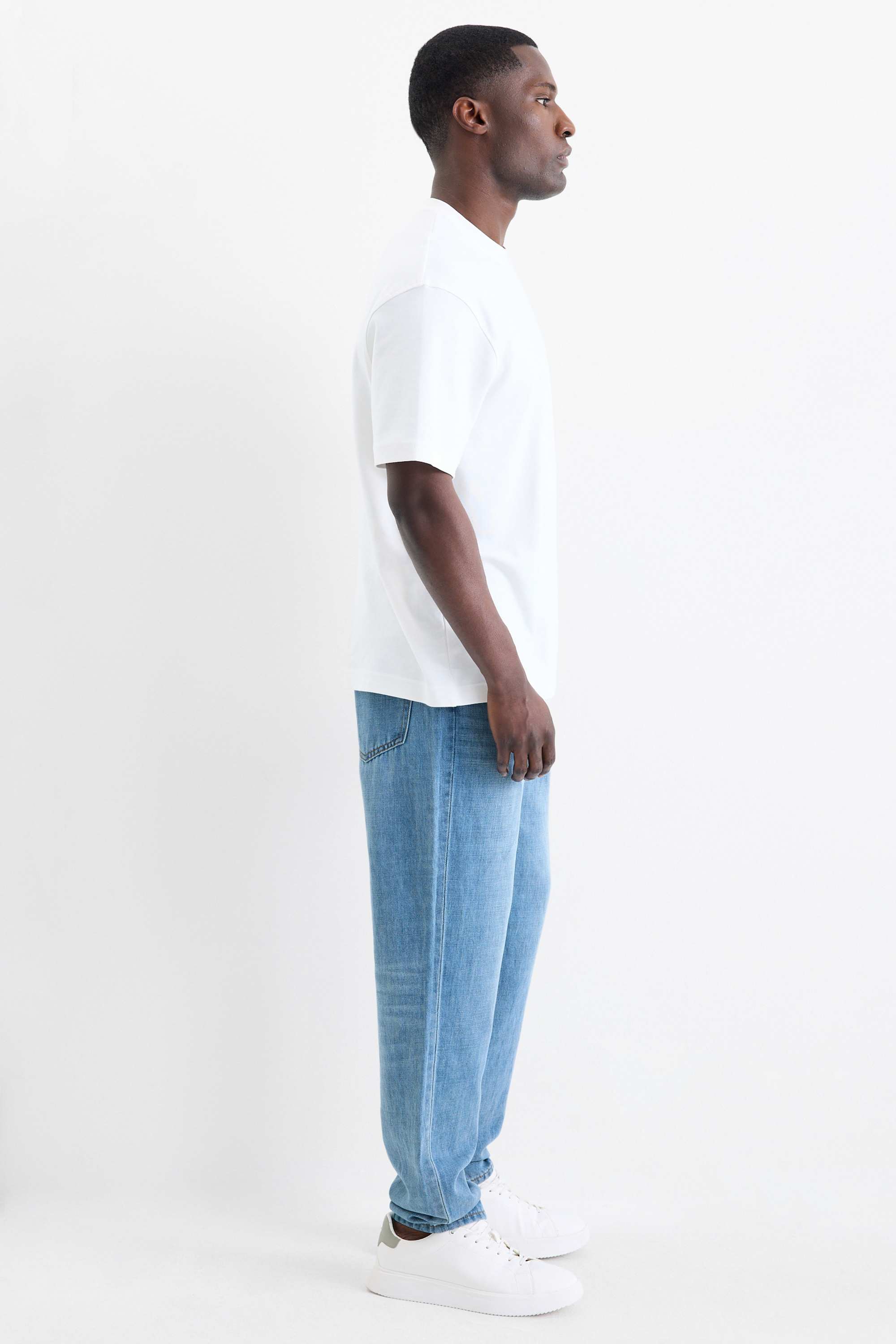 Relaxed tapered jeans with linen content blue (2)