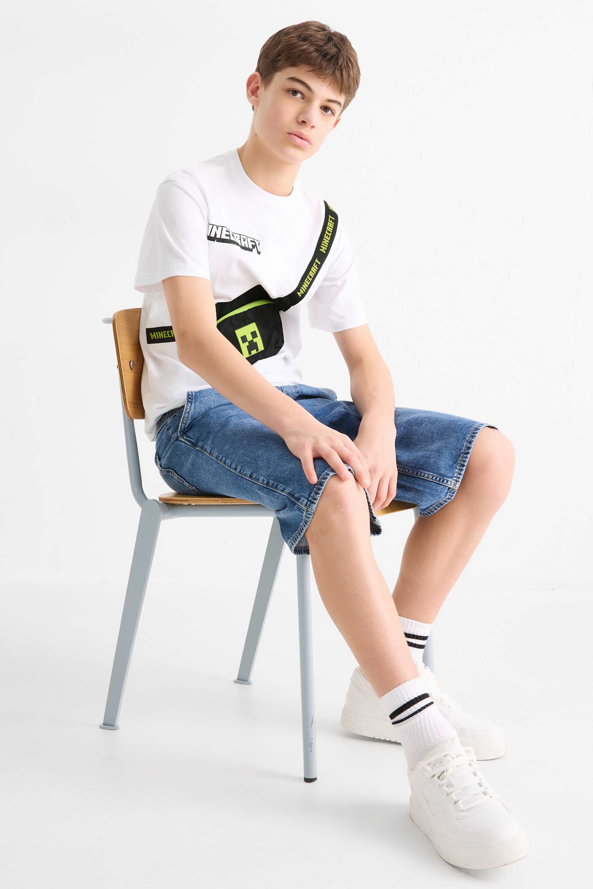Minecraft - short sleeve T-shirt with appliquéd bag white / black