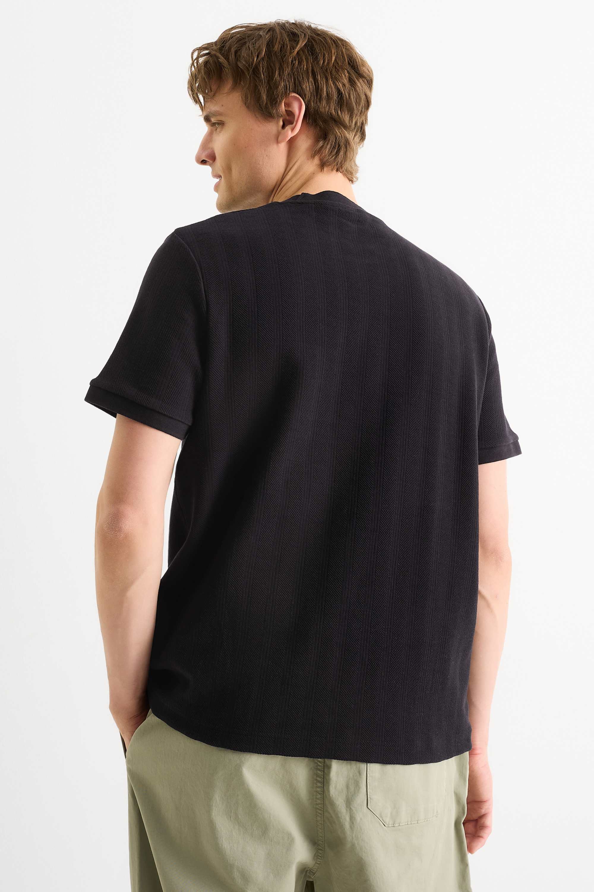 T-shirt - regular fit - textured black