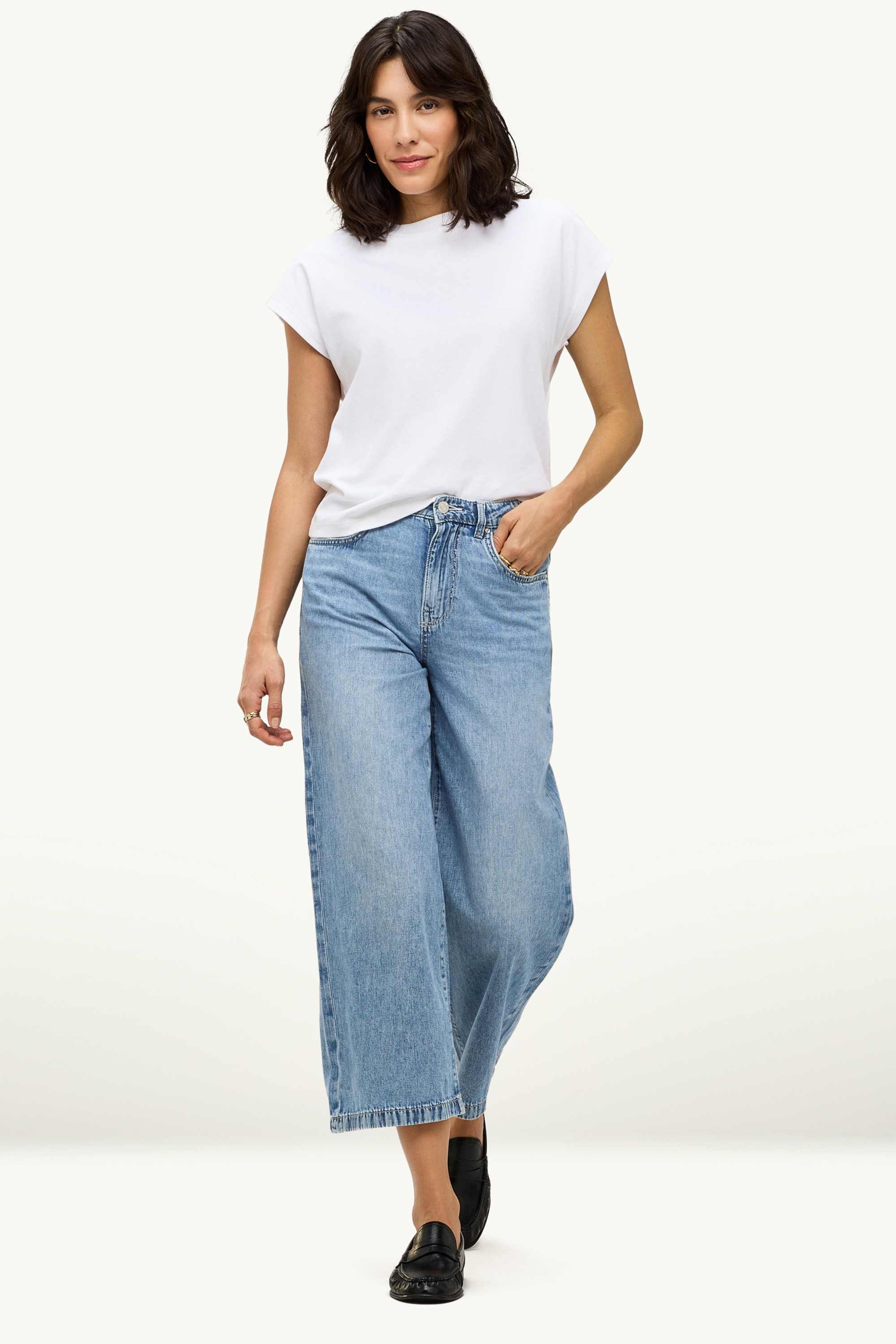 Cropped wide leg jeans - mid-rise waist blue denim