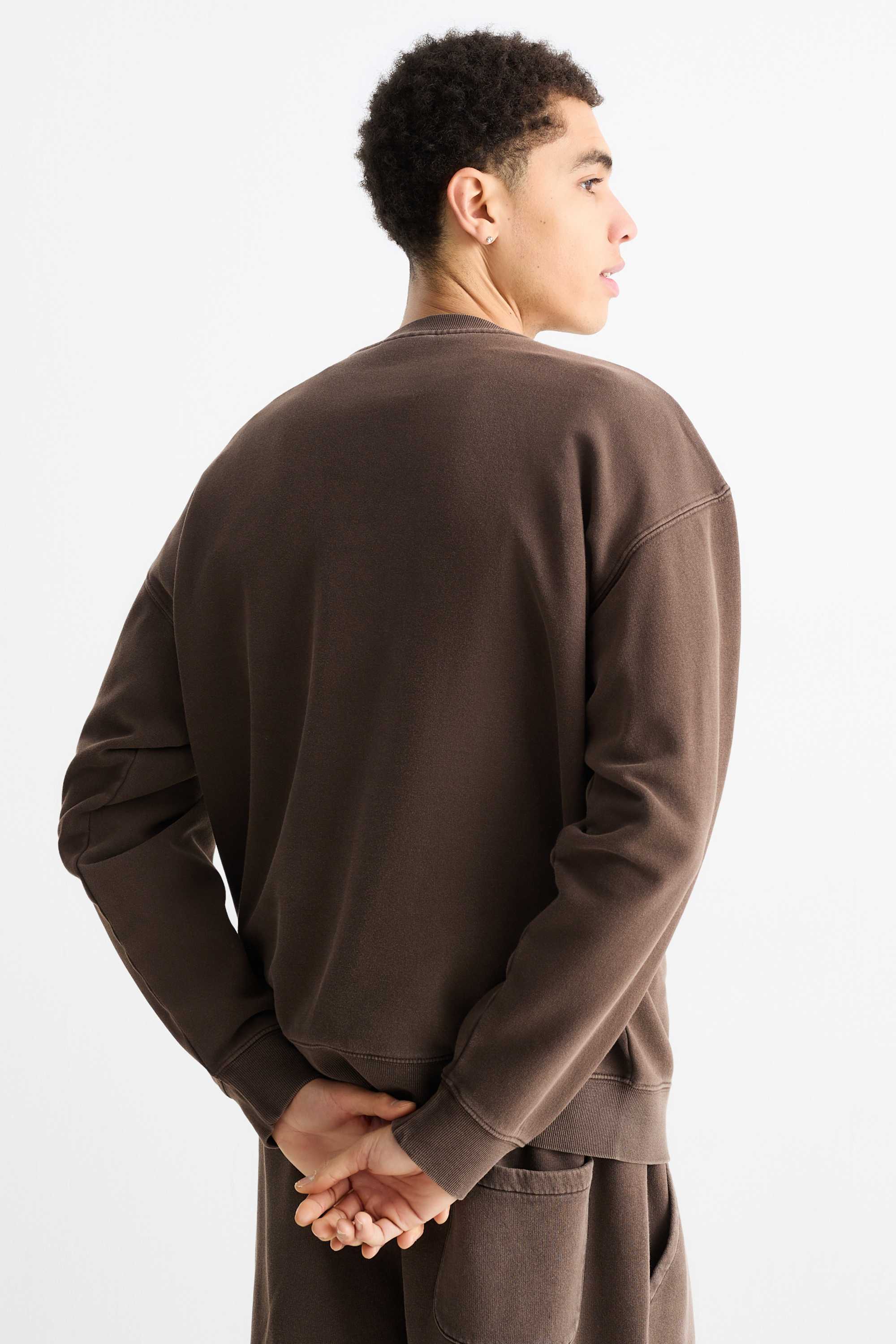 Oversized sweatshirt brown