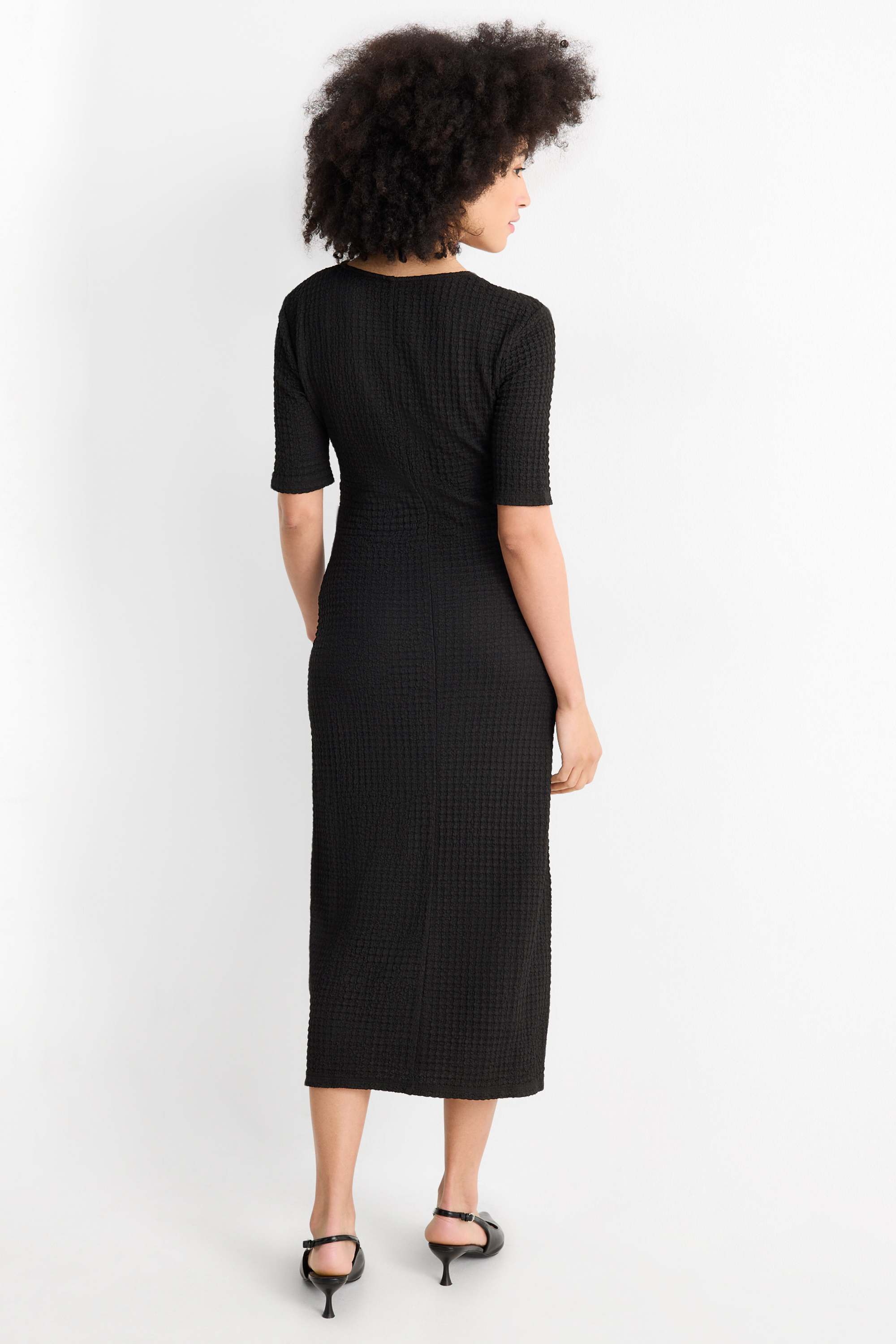 V-neck dress - straight fit - textured black