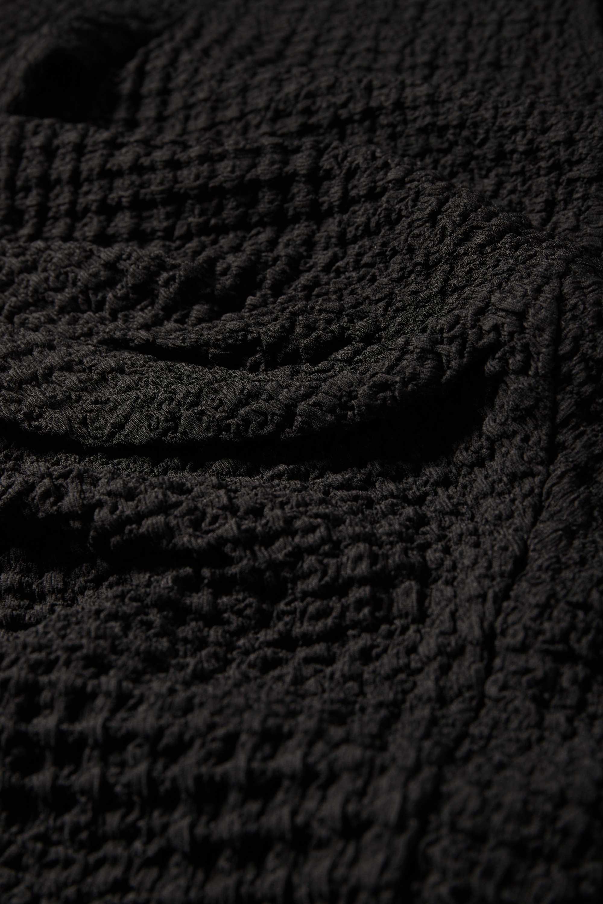 V-neck dress - straight fit - textured black