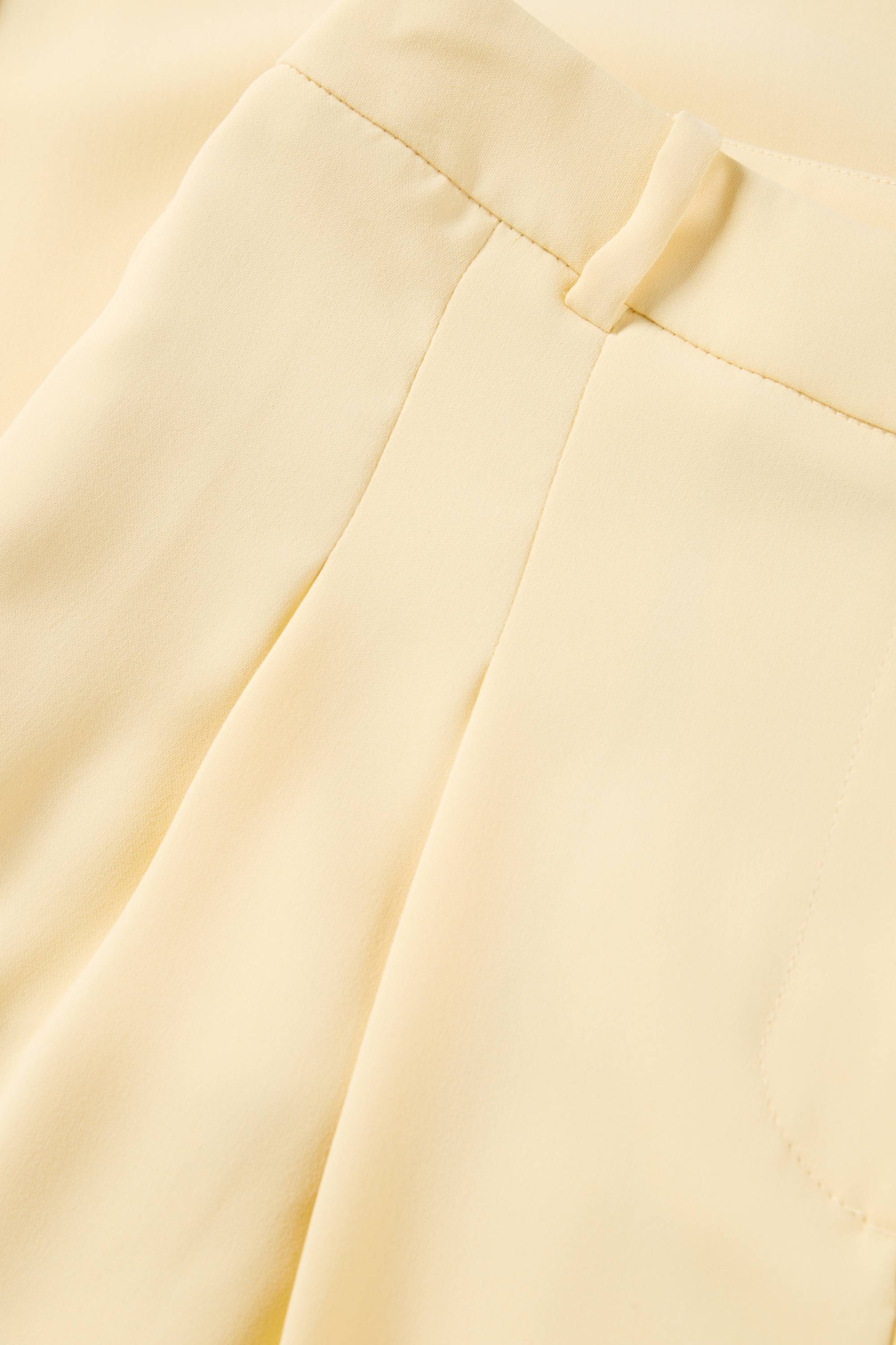 Business trousers - mid-rise waist - straight leg light yellow