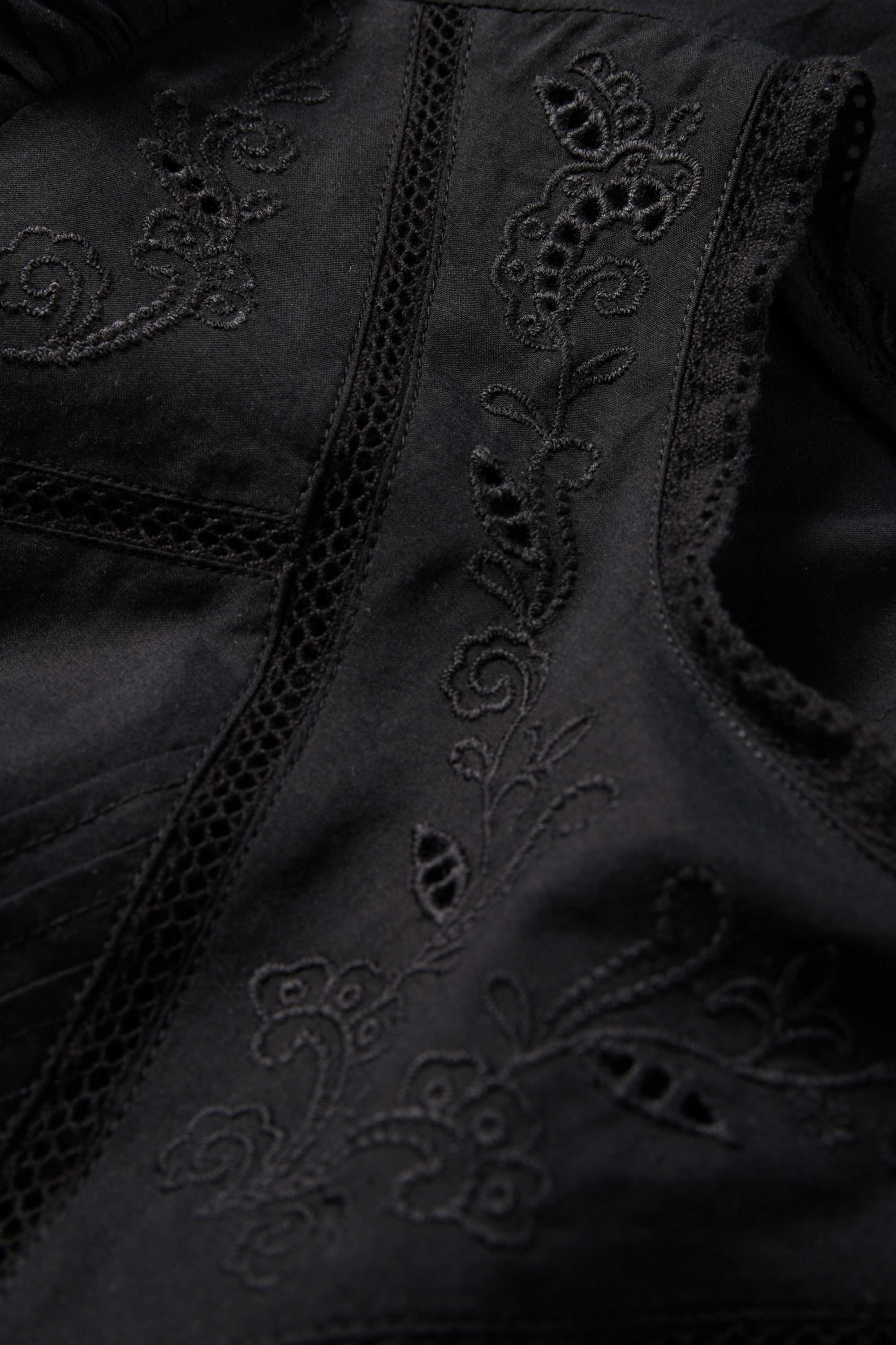 Blouse - broderie anglaise black