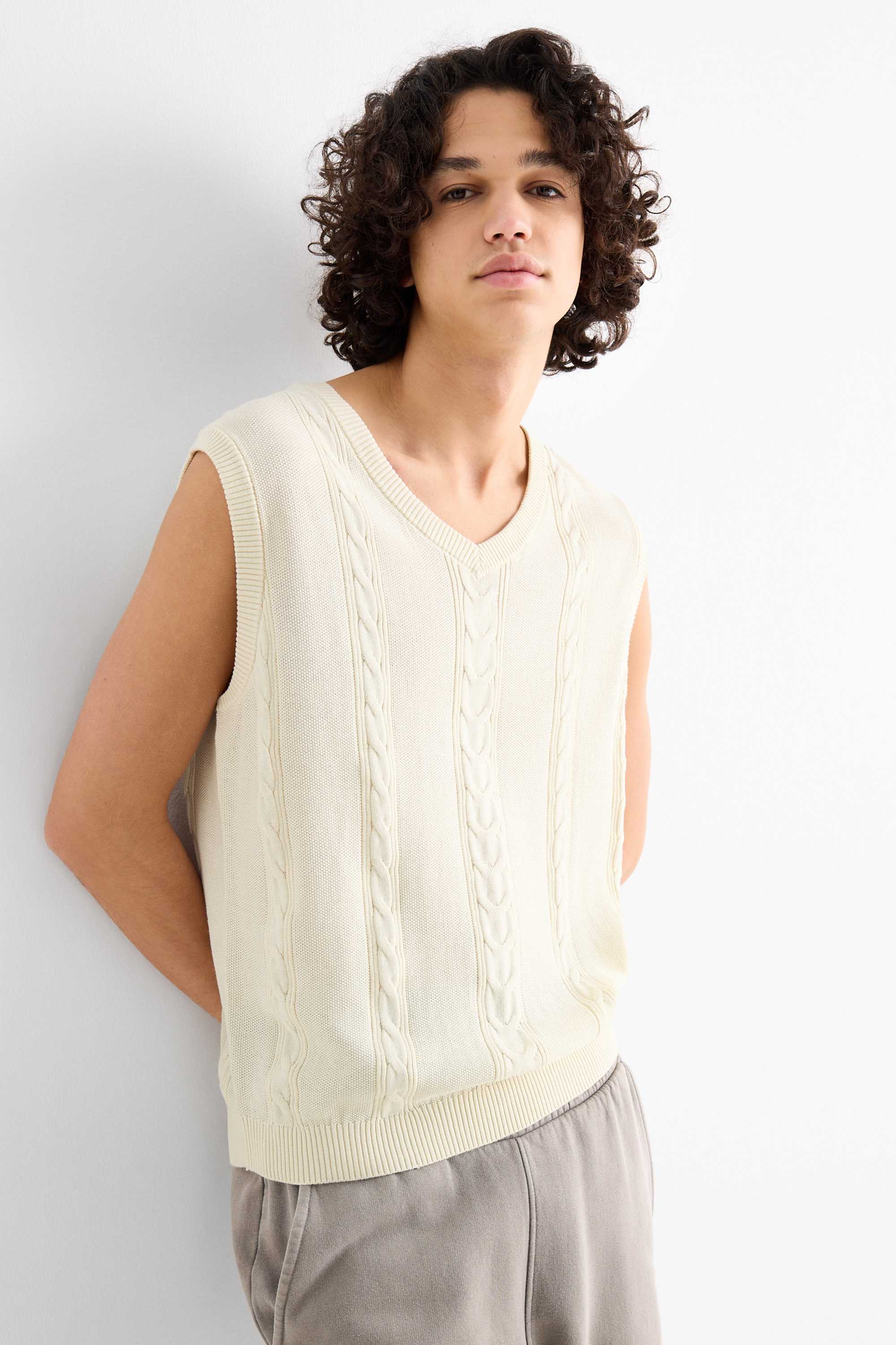 Slipover - cable knit pattern light beige