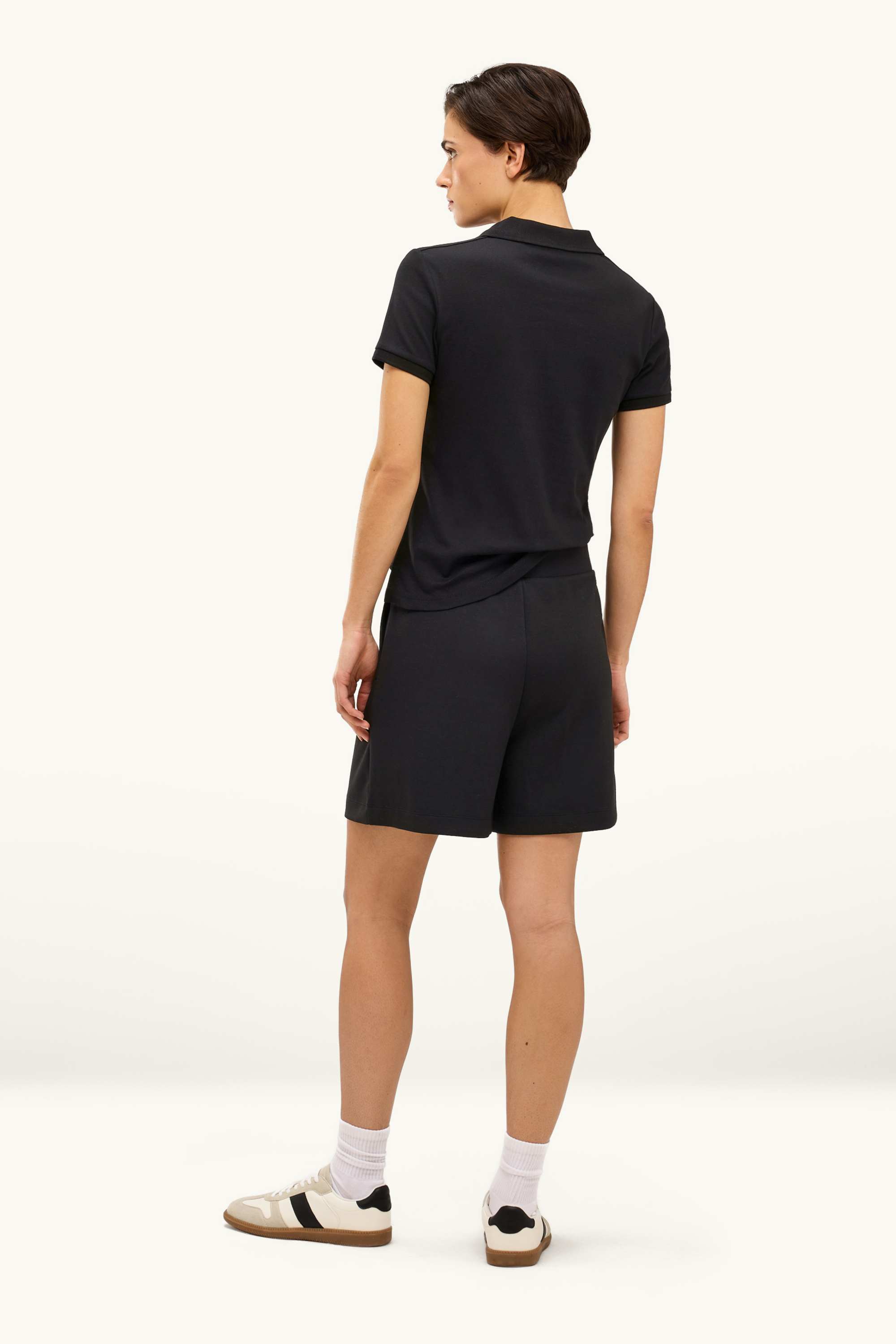 Shorts - mid-rise waist black