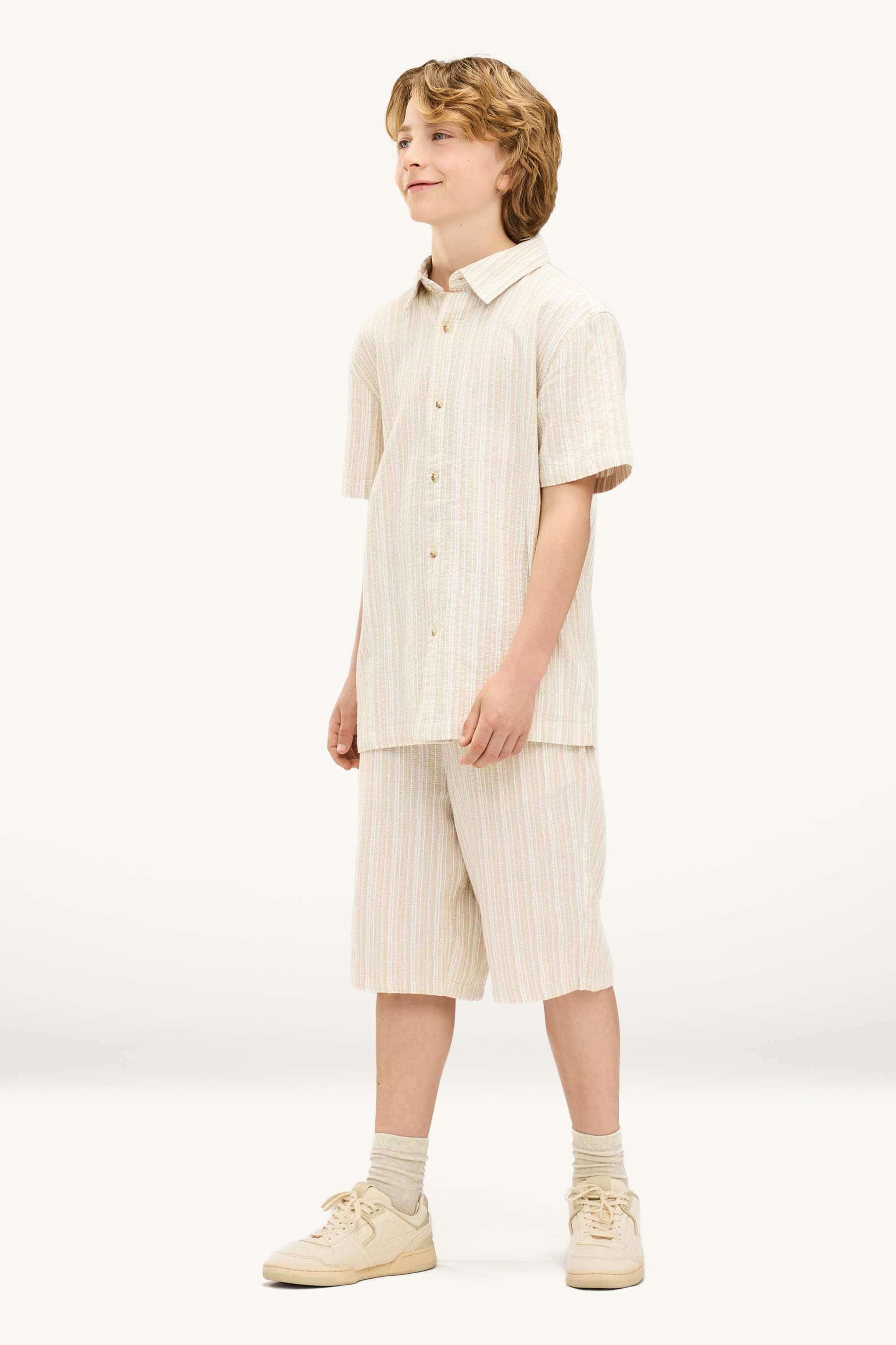 Bermuda shorts - striped - textured beige