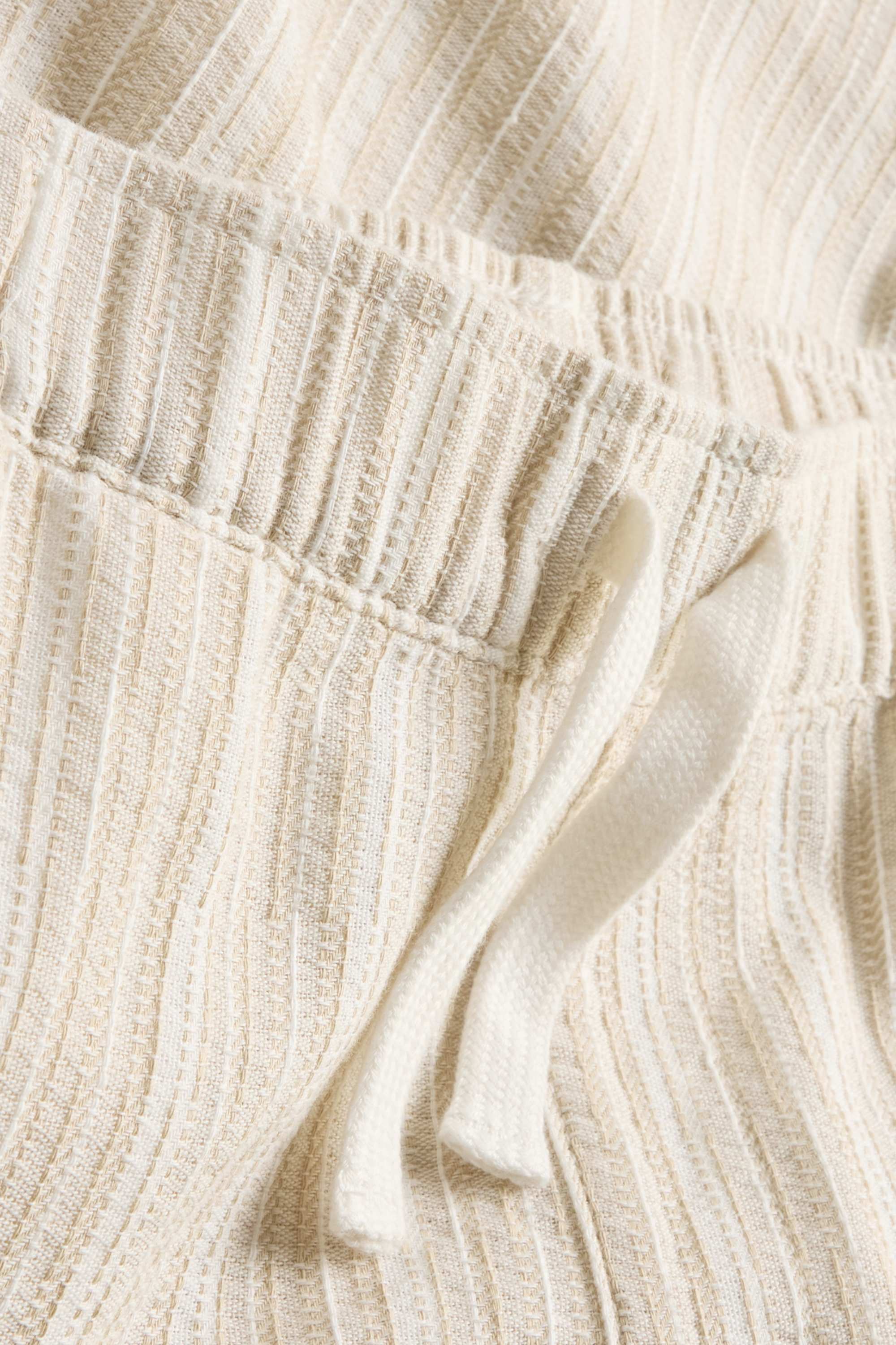 Bermuda shorts - striped - textured beige