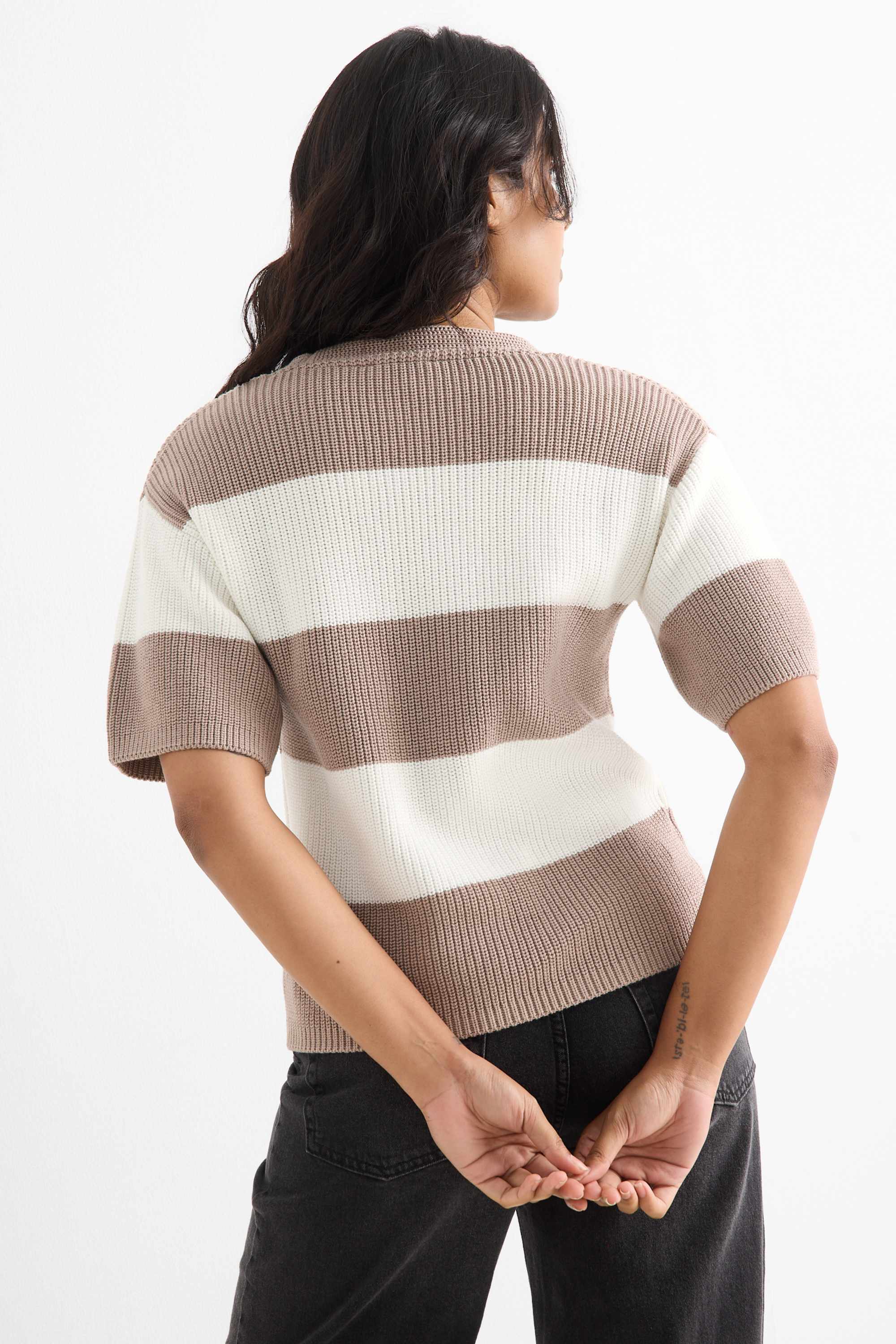 Knitted jumper - short sleeve - ribbed - striped white / beige