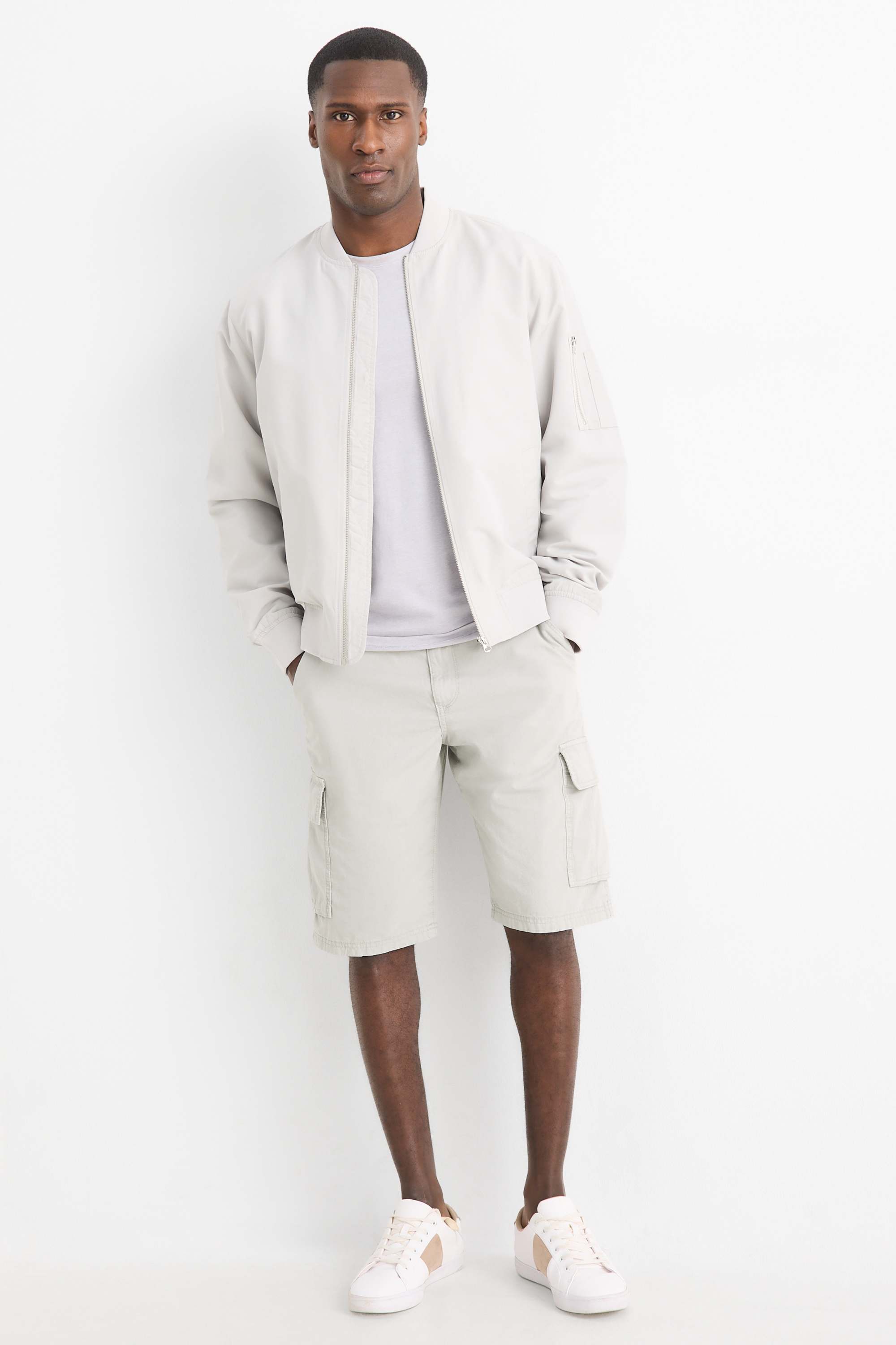 Cargo shorts with belt light gray