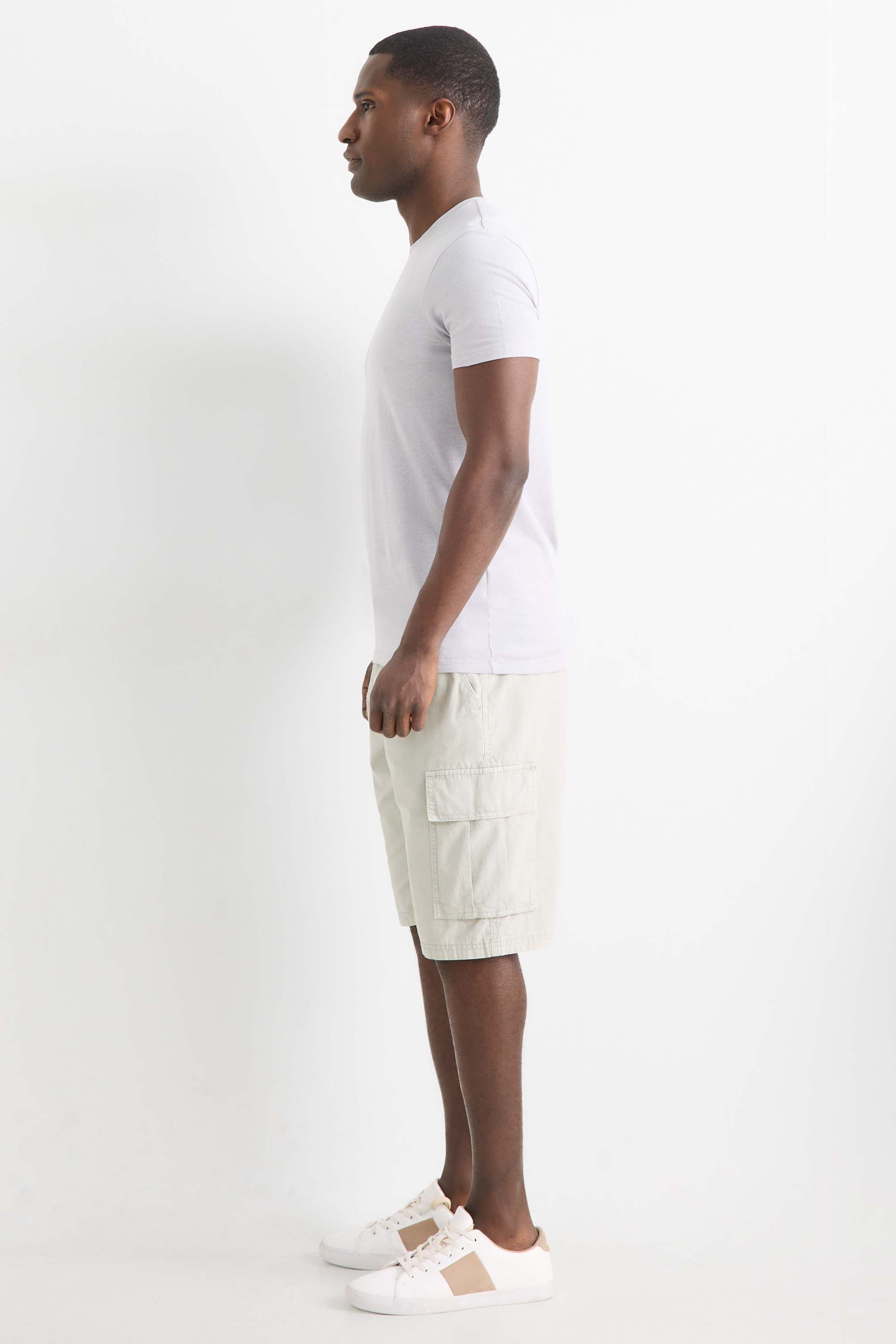 Cargo shorts with belt light gray