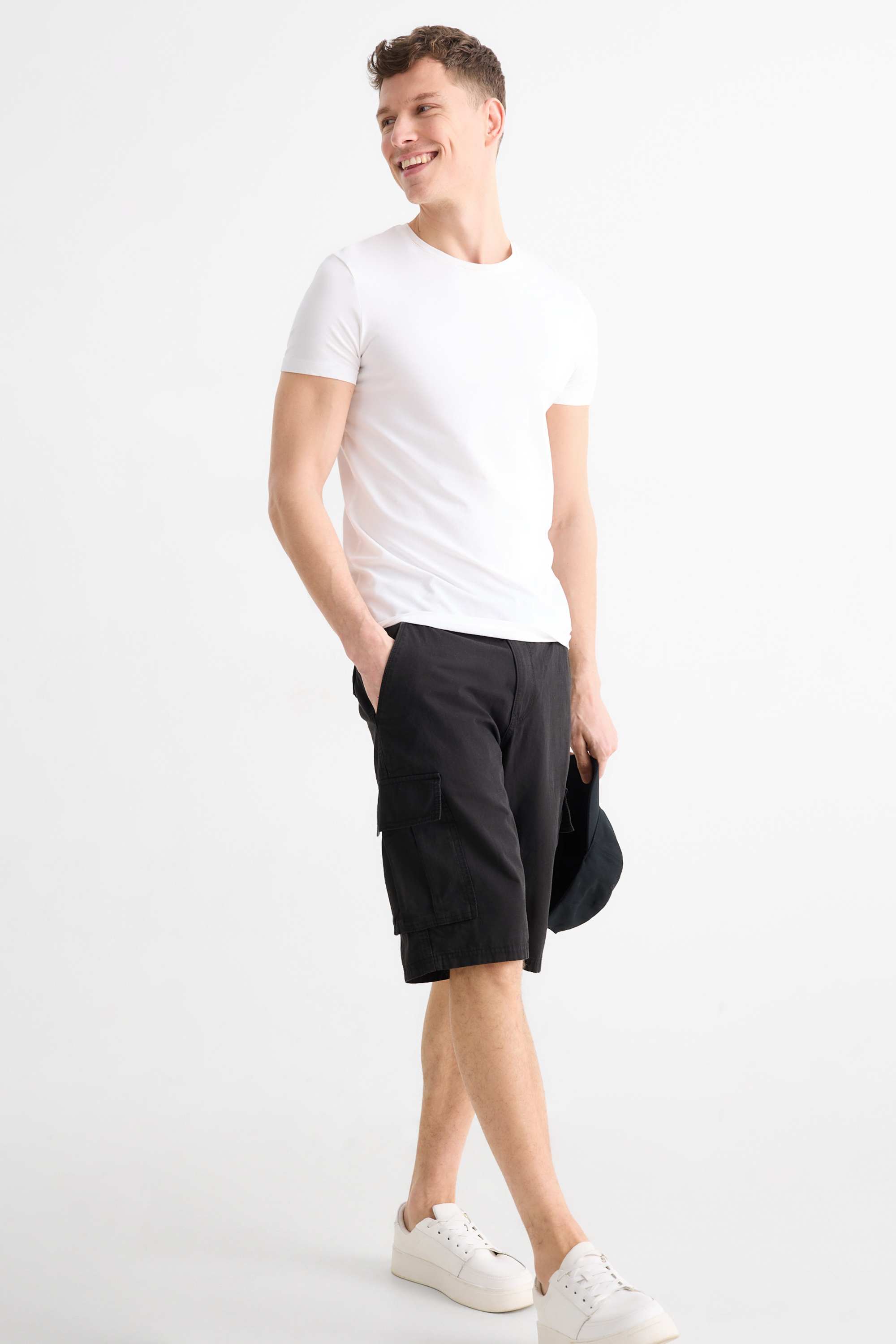 Cargo shorts with belt black