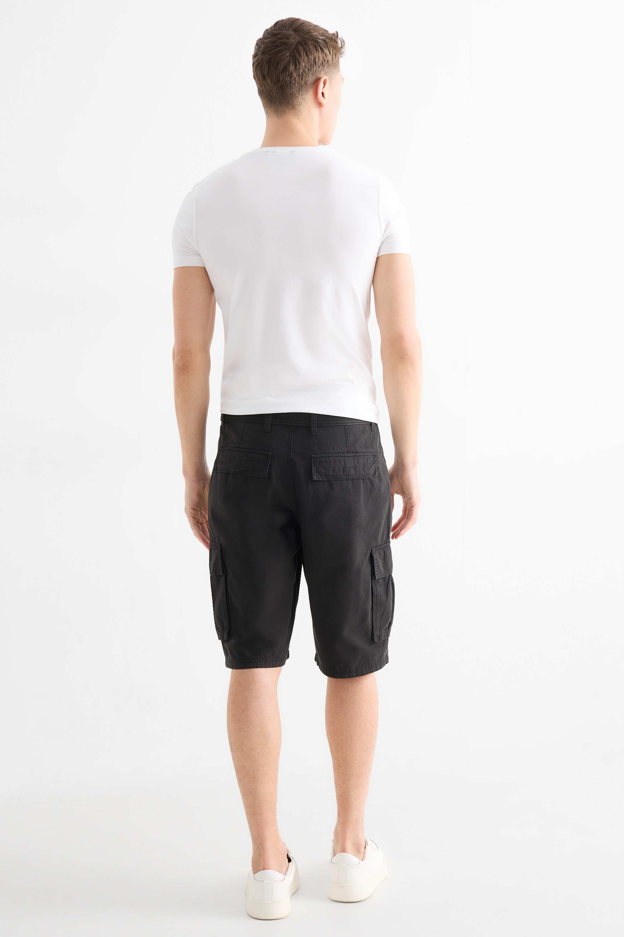 Cargo shorts with belt black
