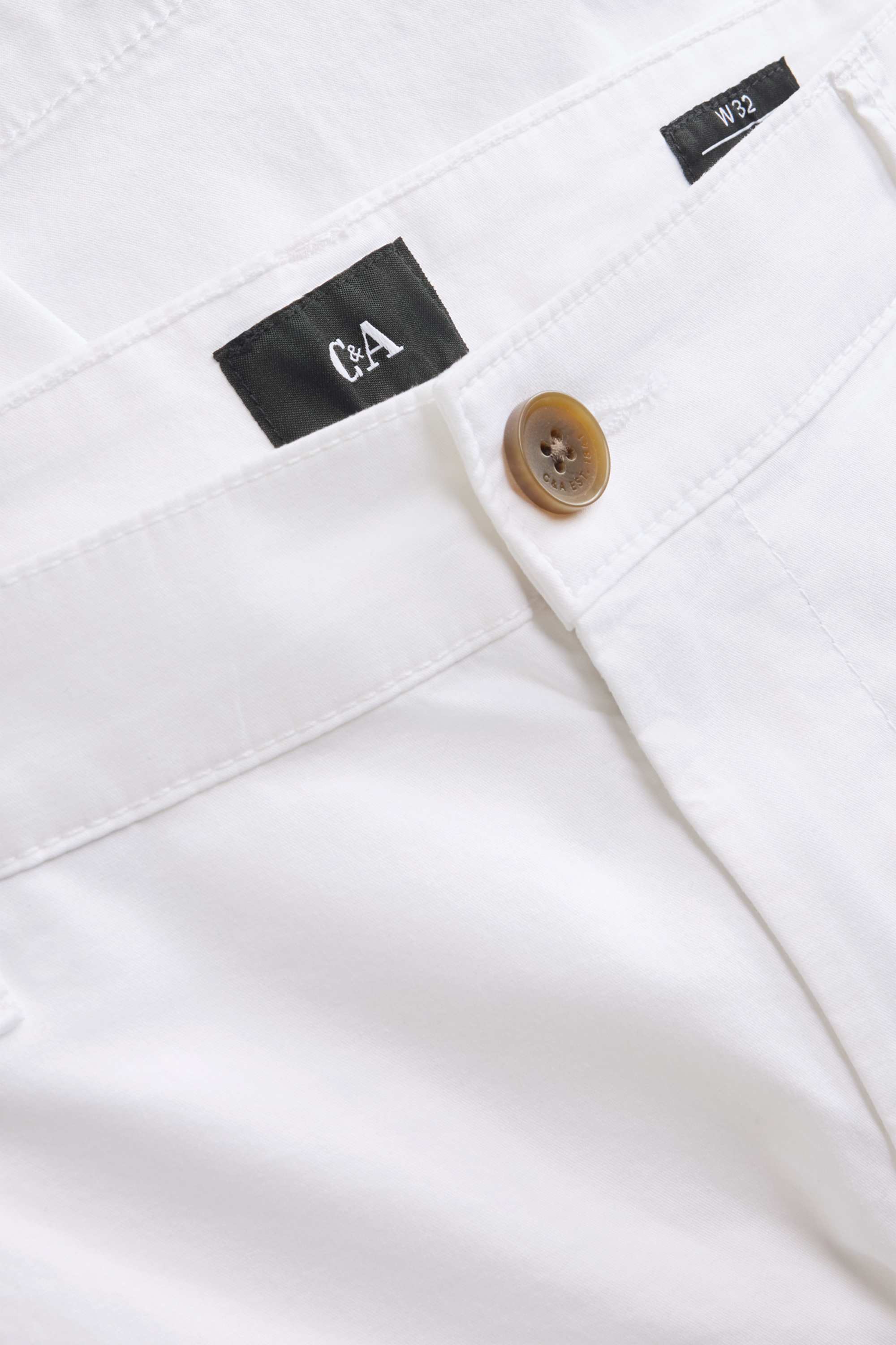 Shorts white