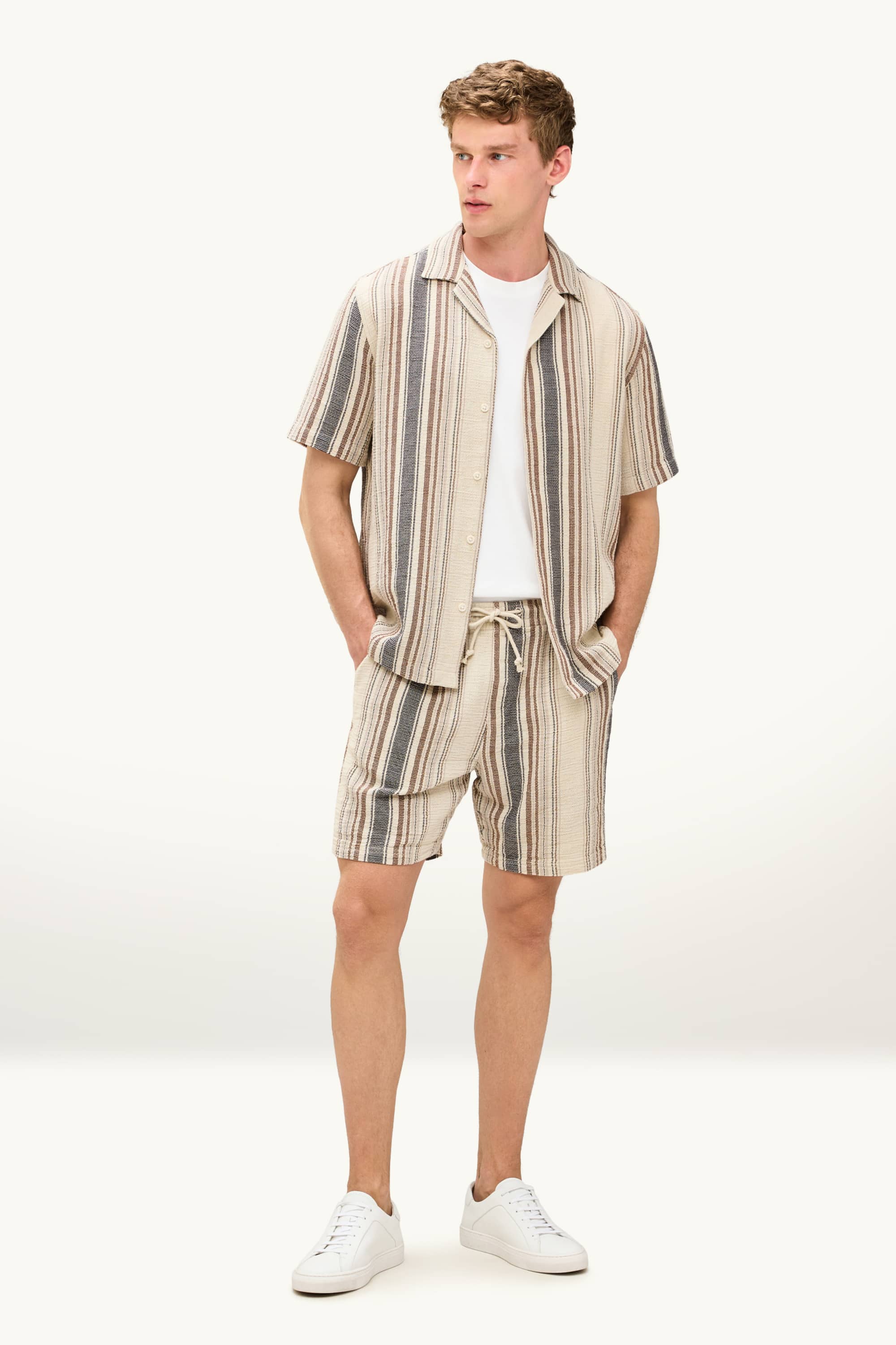 Shorts - striped - textured beige