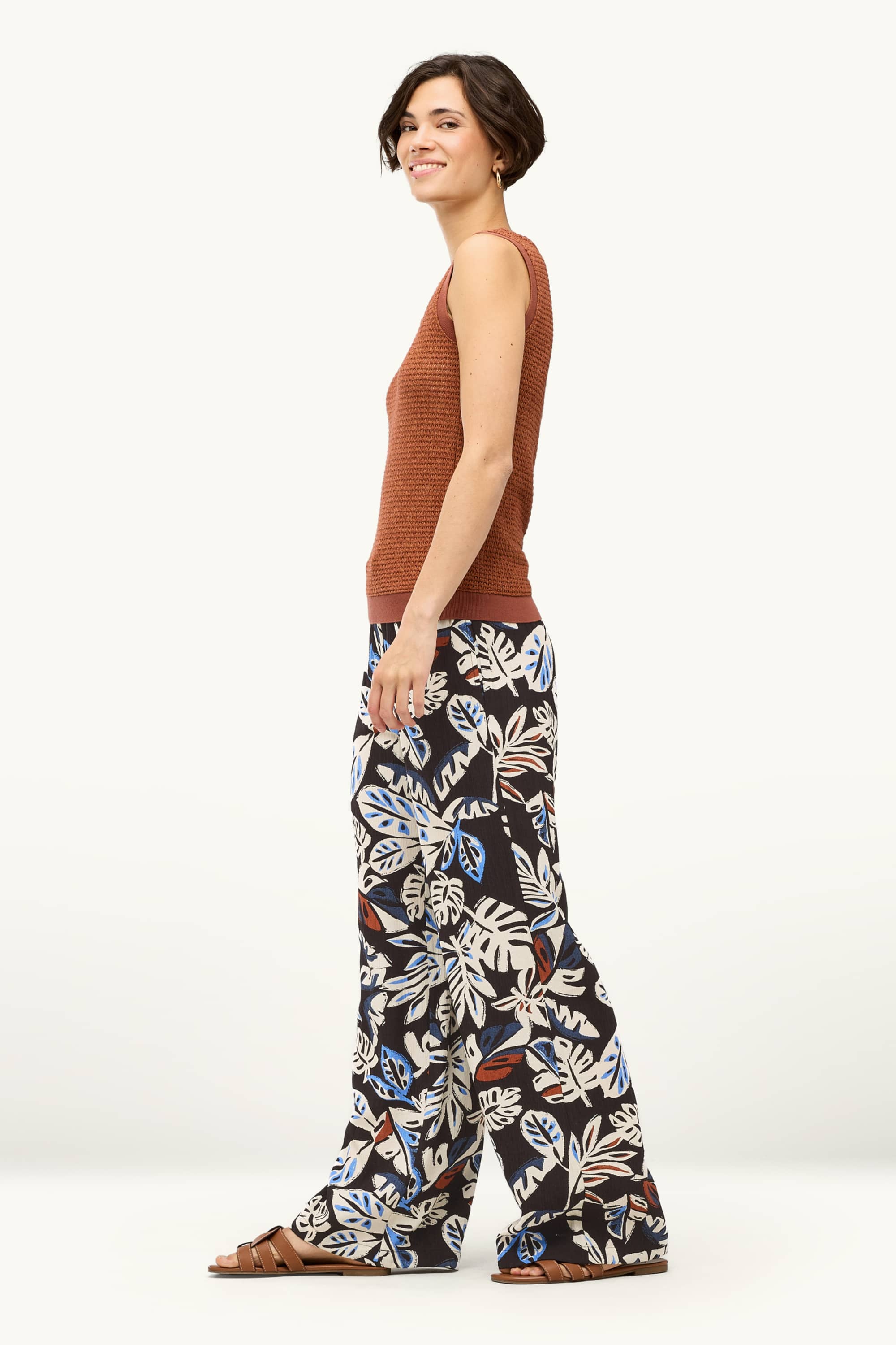 Cloth trousers - mid-rise waist - wide leg - patterned black