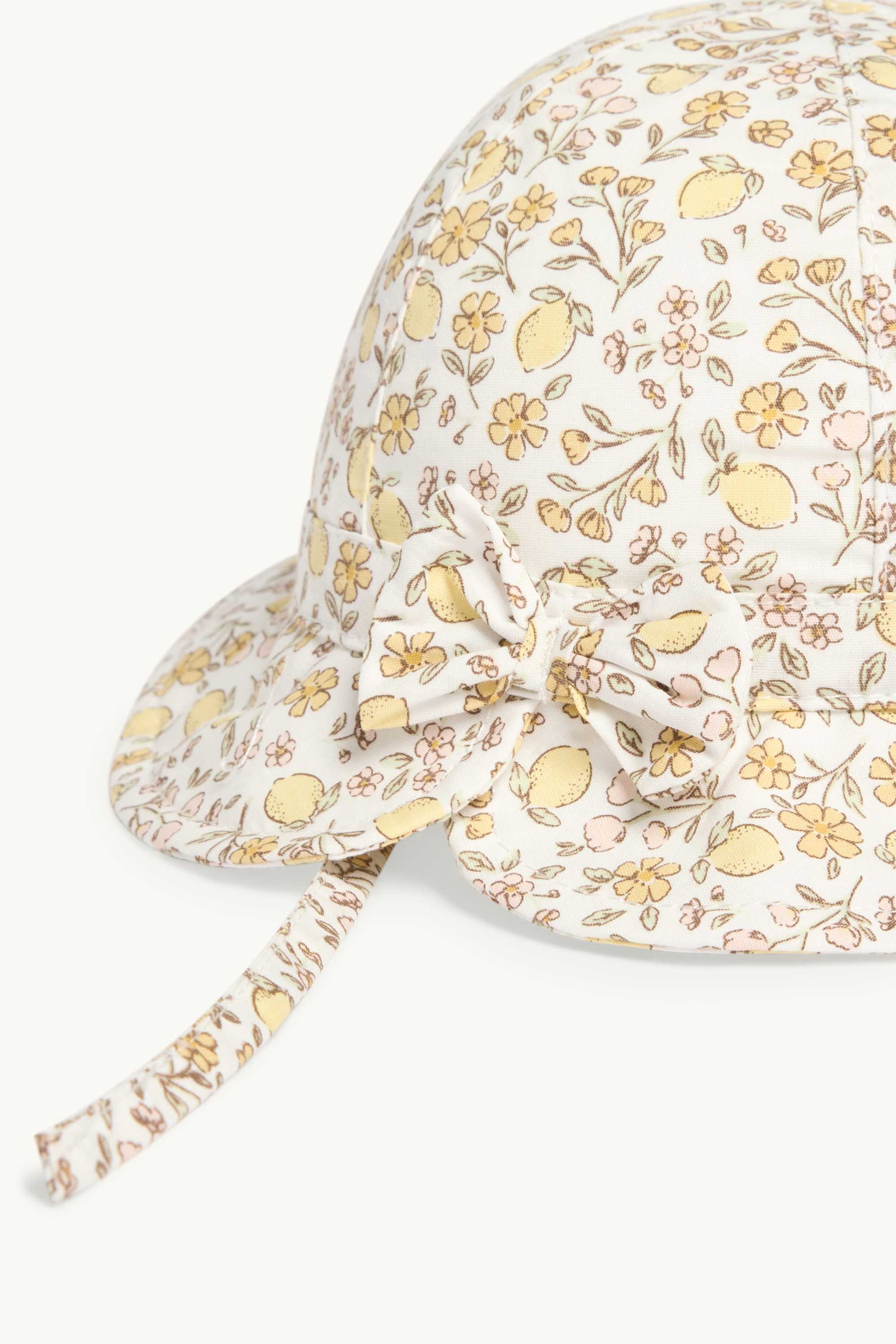 Flowers and lemons - baby hat creme