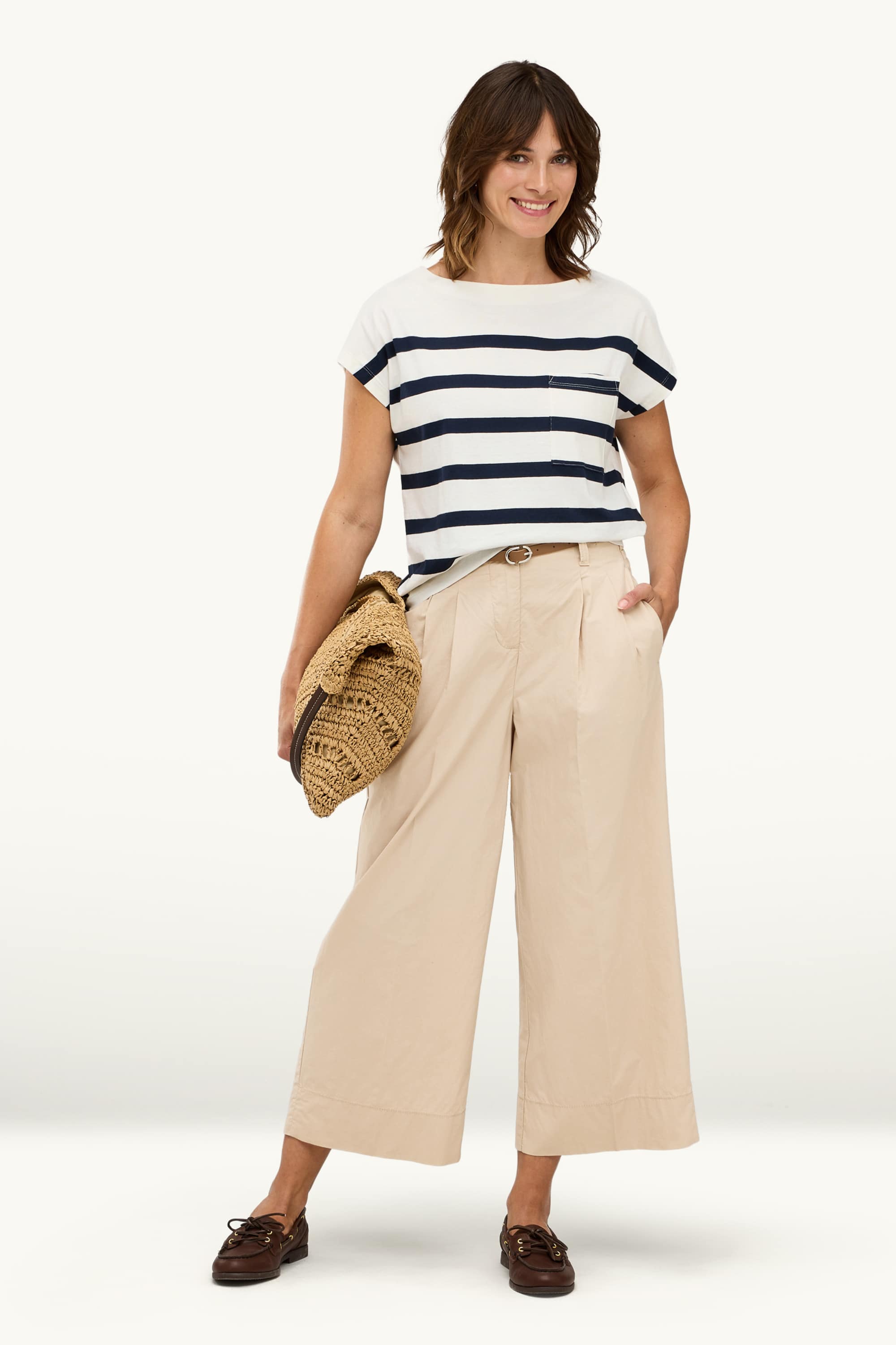 Cropped cloth trousers with belt - high waist - wide leg beige