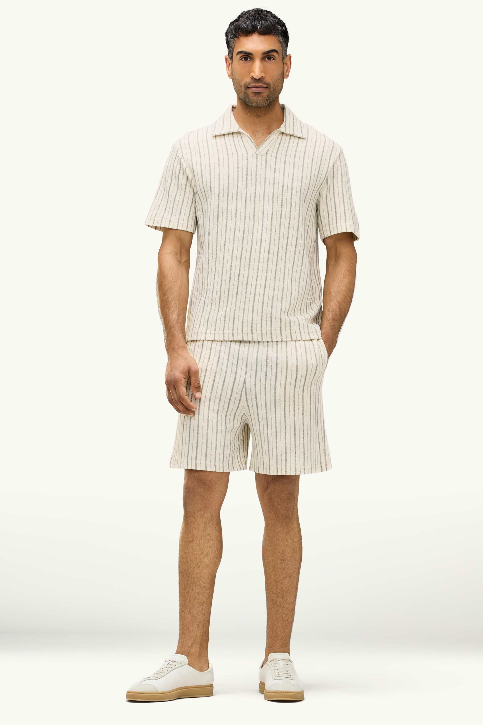 Knitted shorts - striped creme