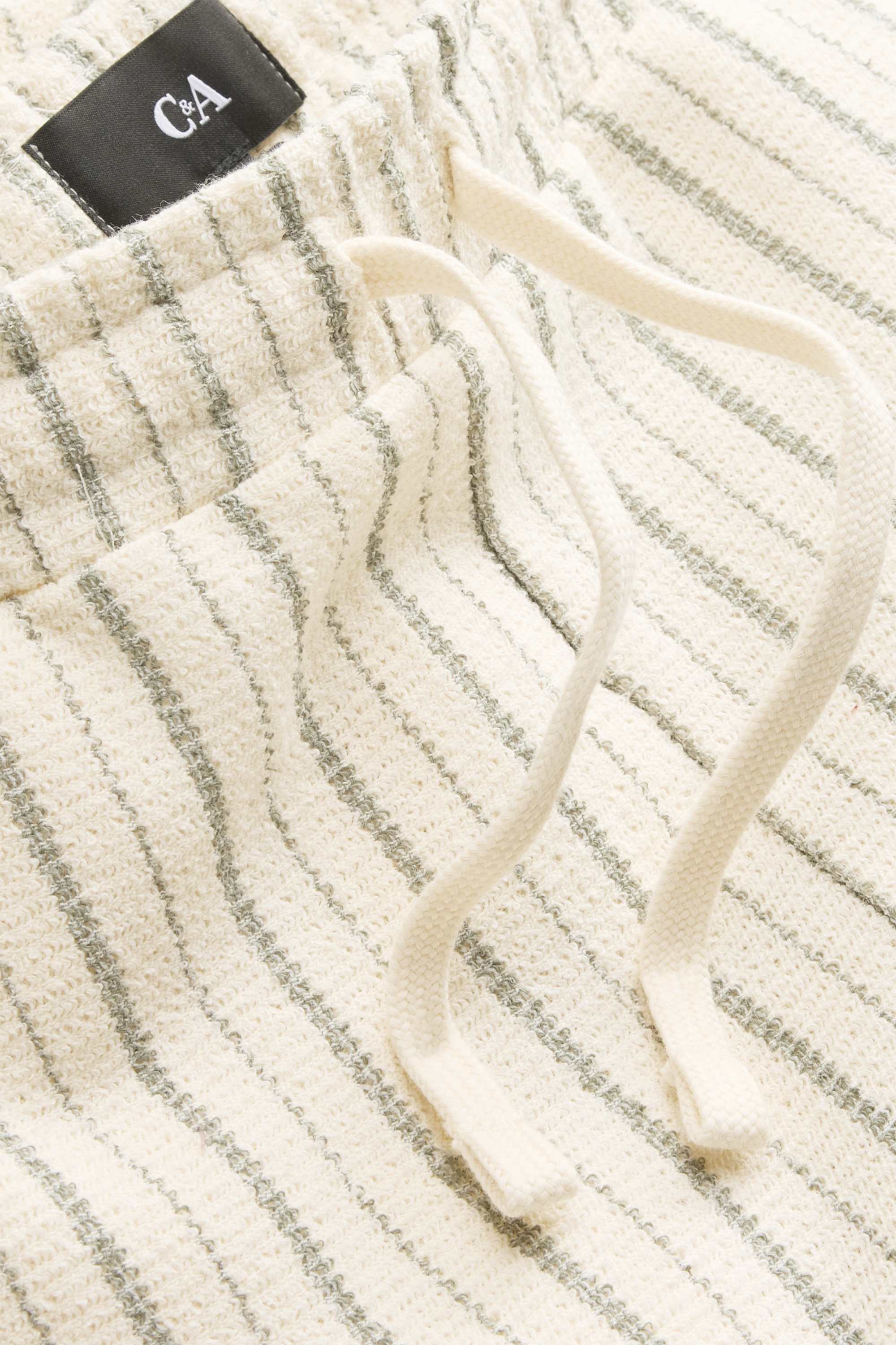 Knitted shorts - striped creme