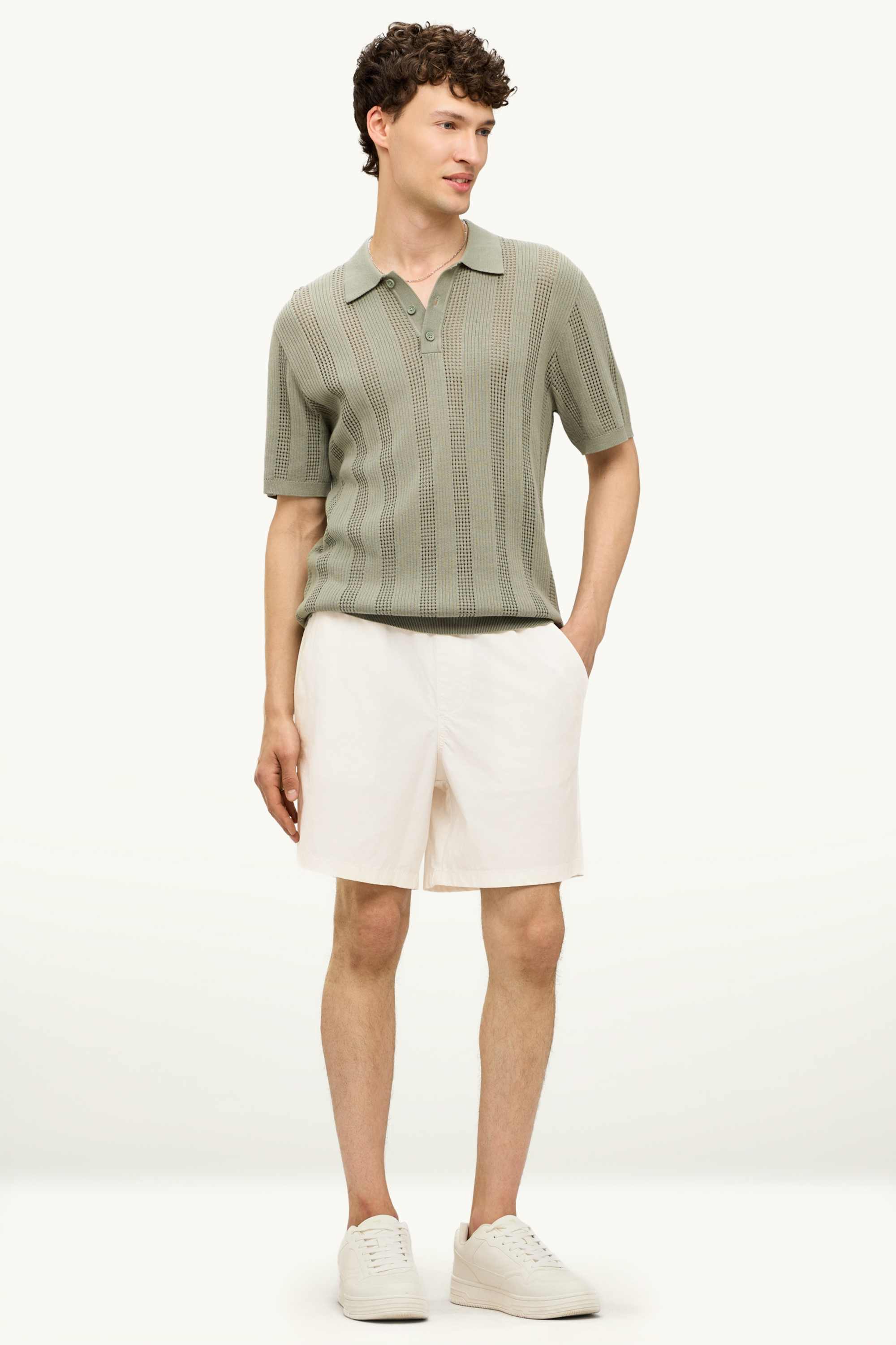 Shorts white