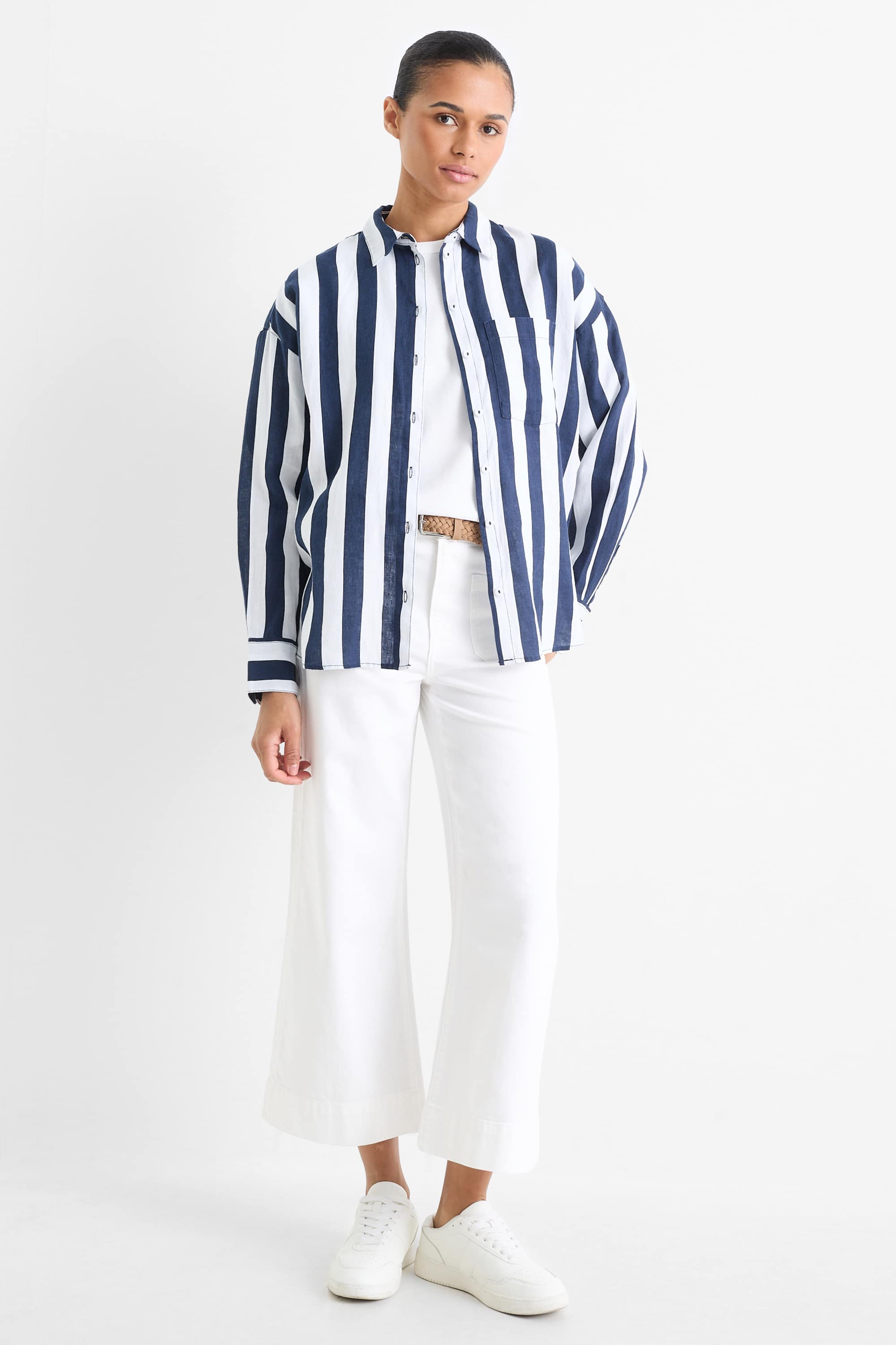 Cropped wide leg jeans with belt - mid-rise waist white