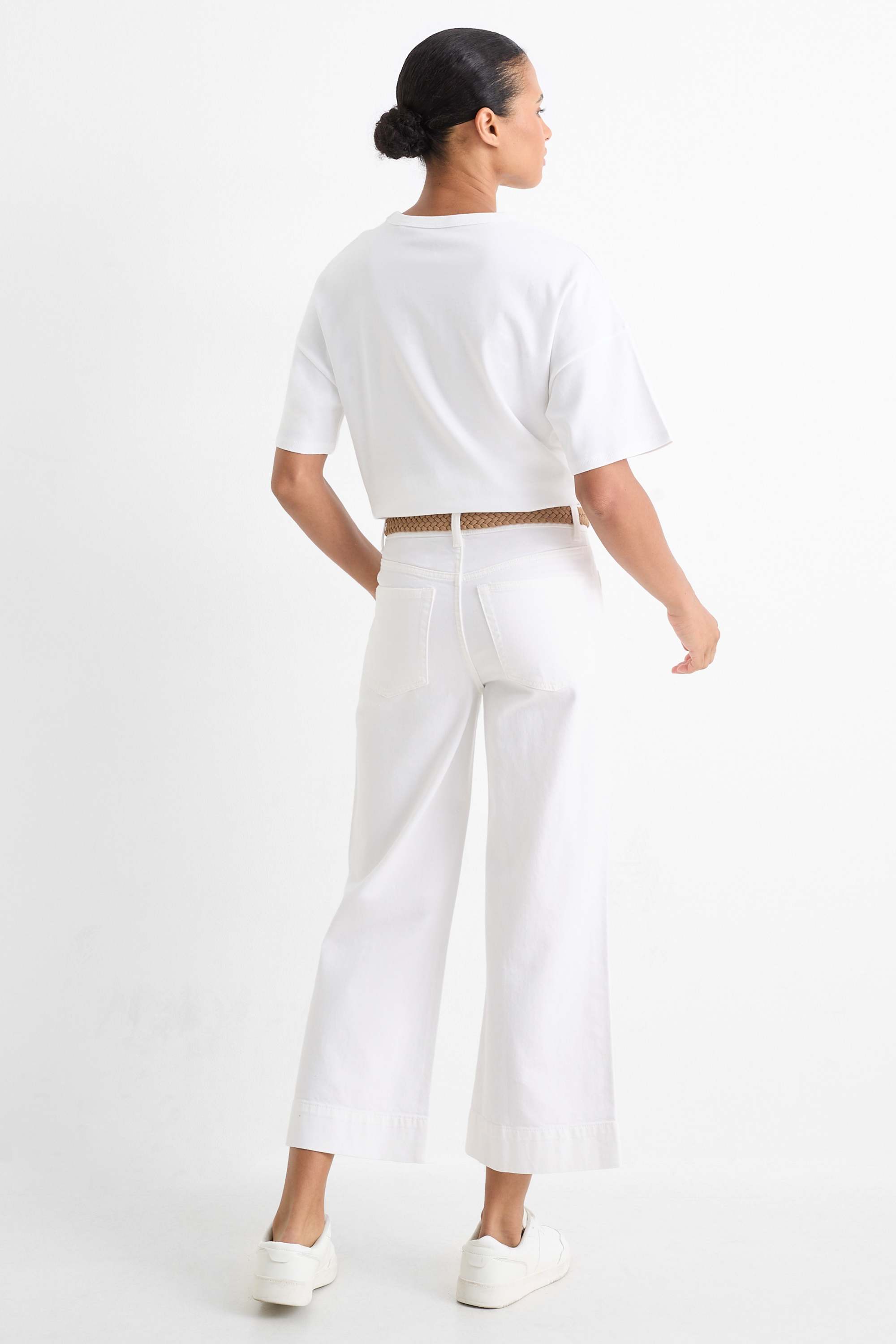 Cropped wide leg jeans with belt - mid-rise waist white