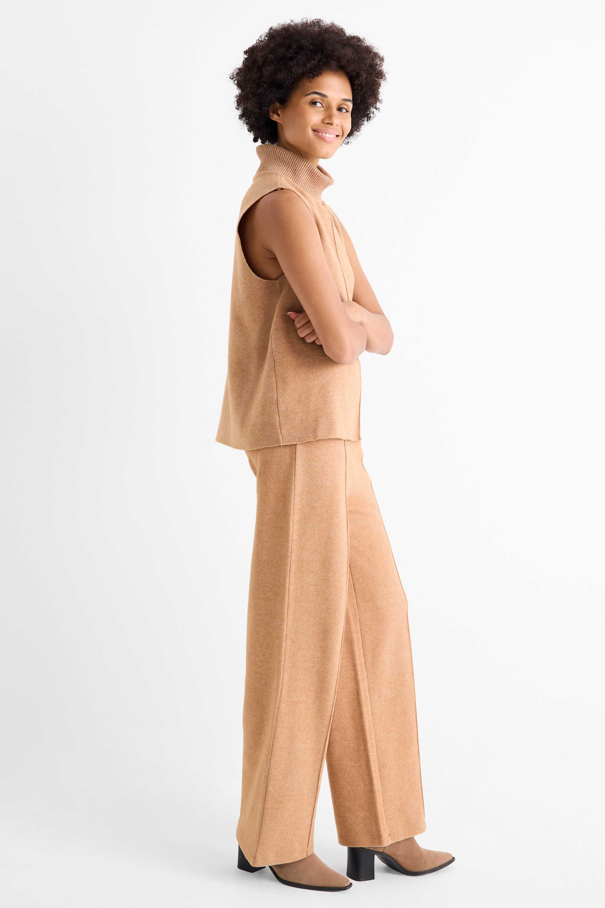 Knitted trousers - mid-rise waist - regular fit light brown