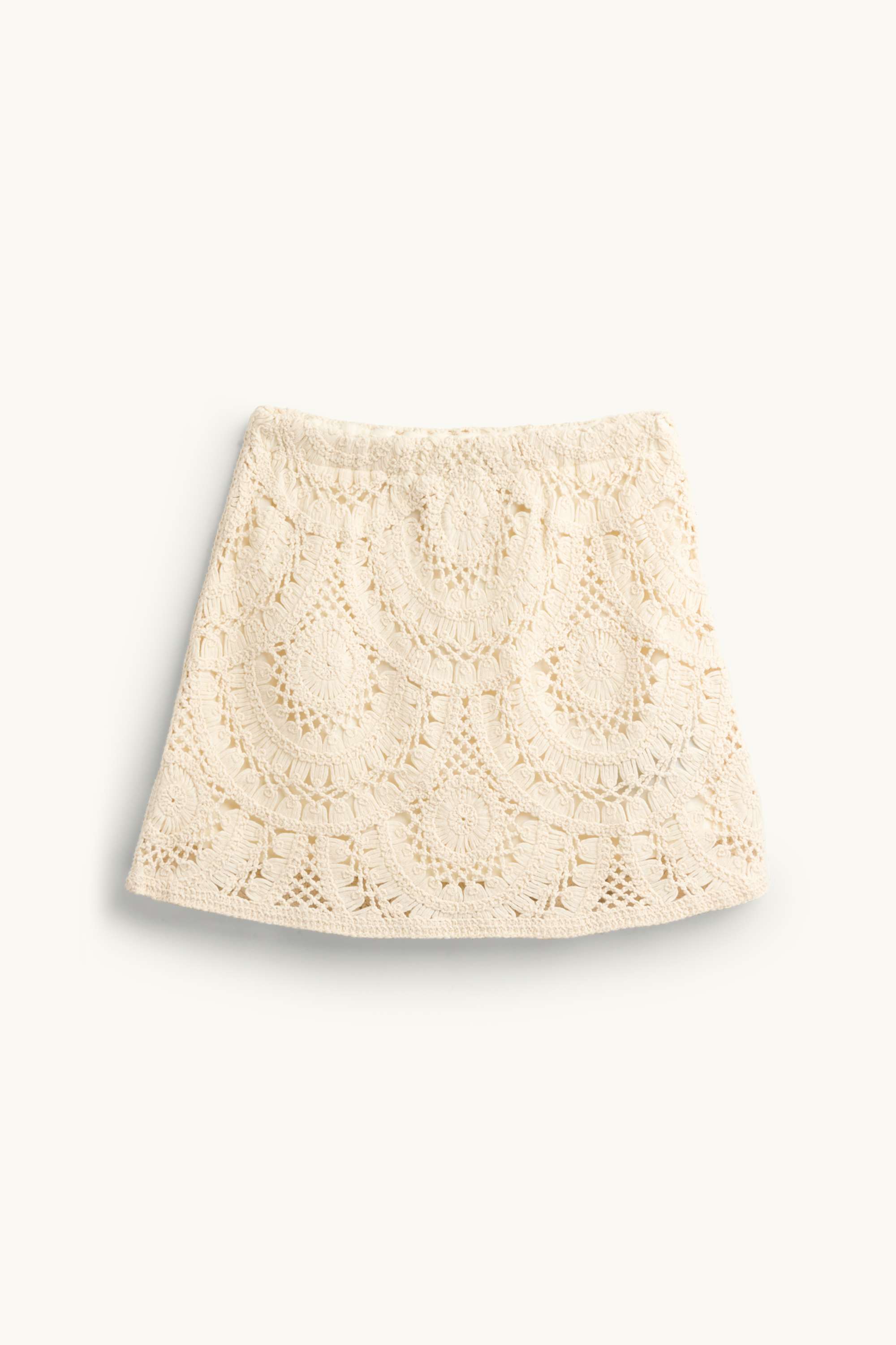 Crocheted miniskirt - textured beige