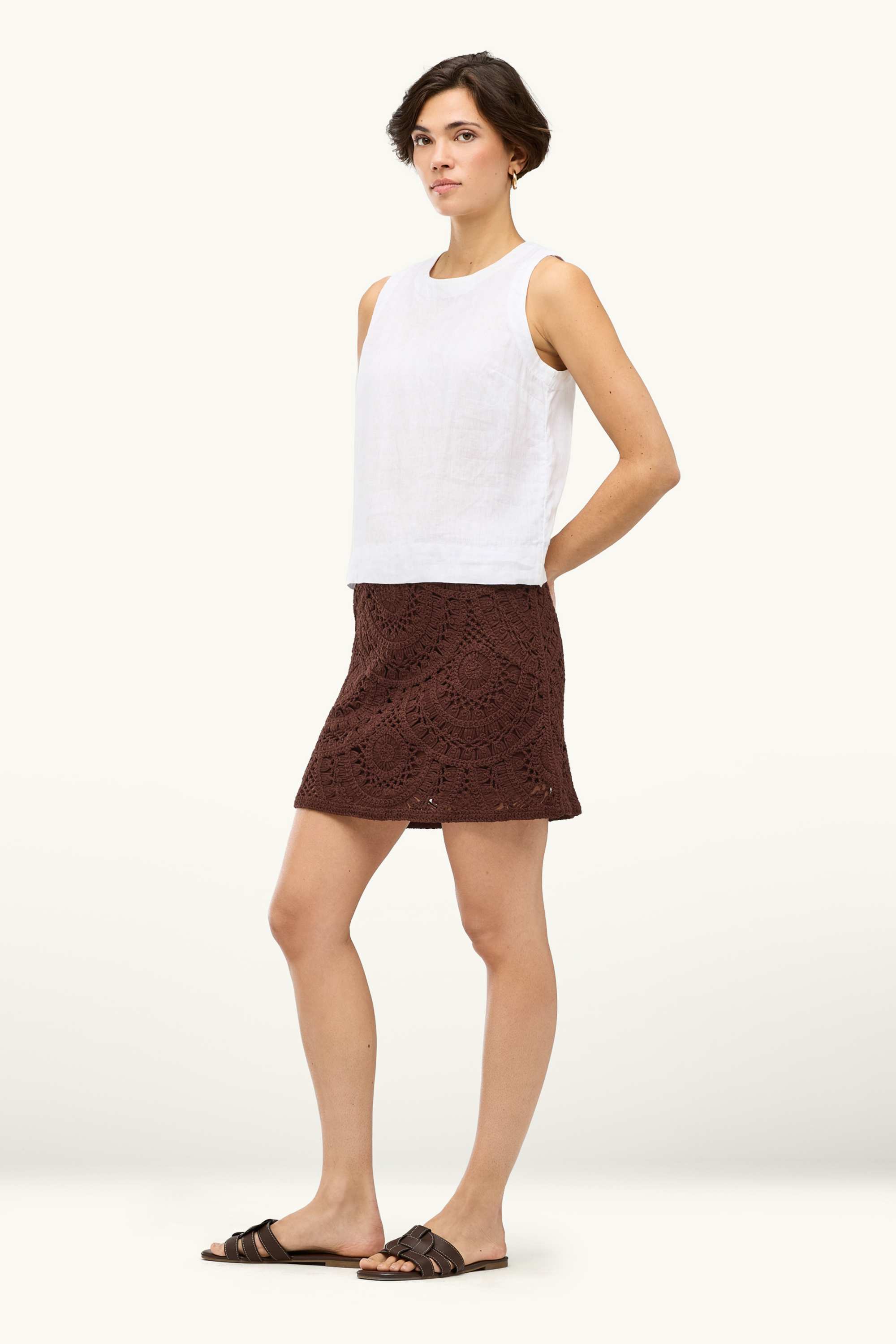 Crocheted miniskirt - textured dark brown