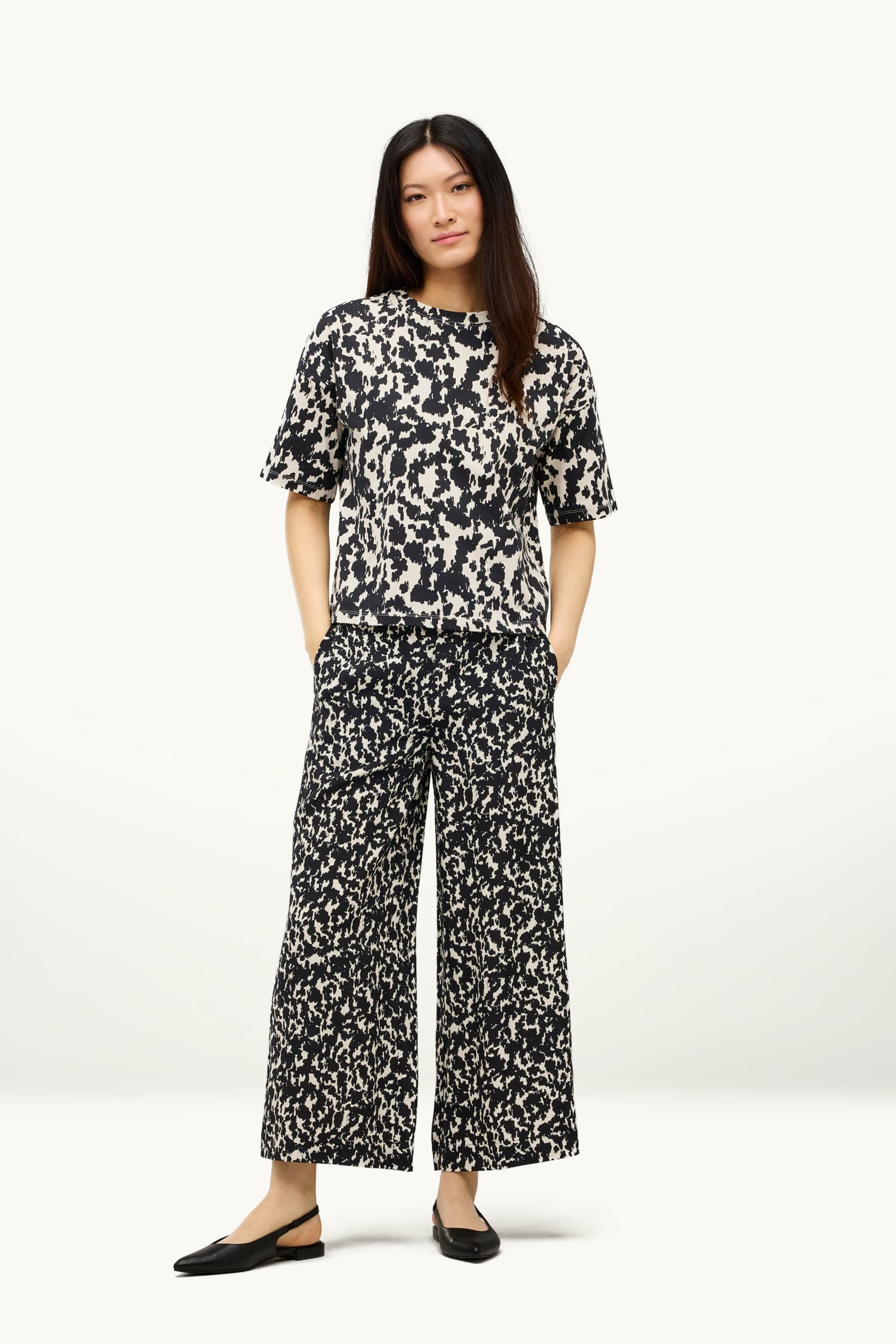 Cropped cloth trousers - mid-rise waist - wide leg - patterned black / beige