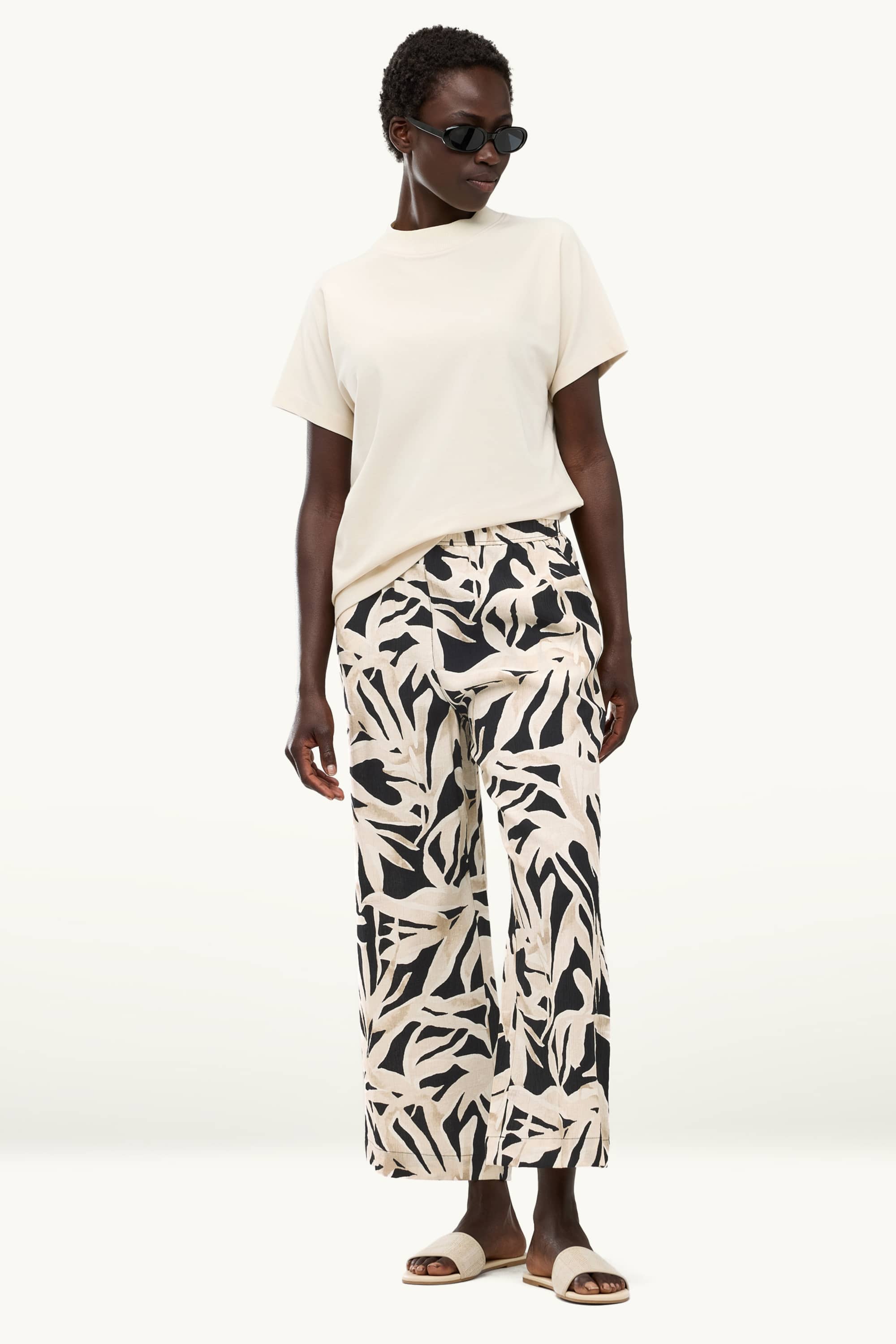 Cloth trousers - high waist - palazzo - patterned beige