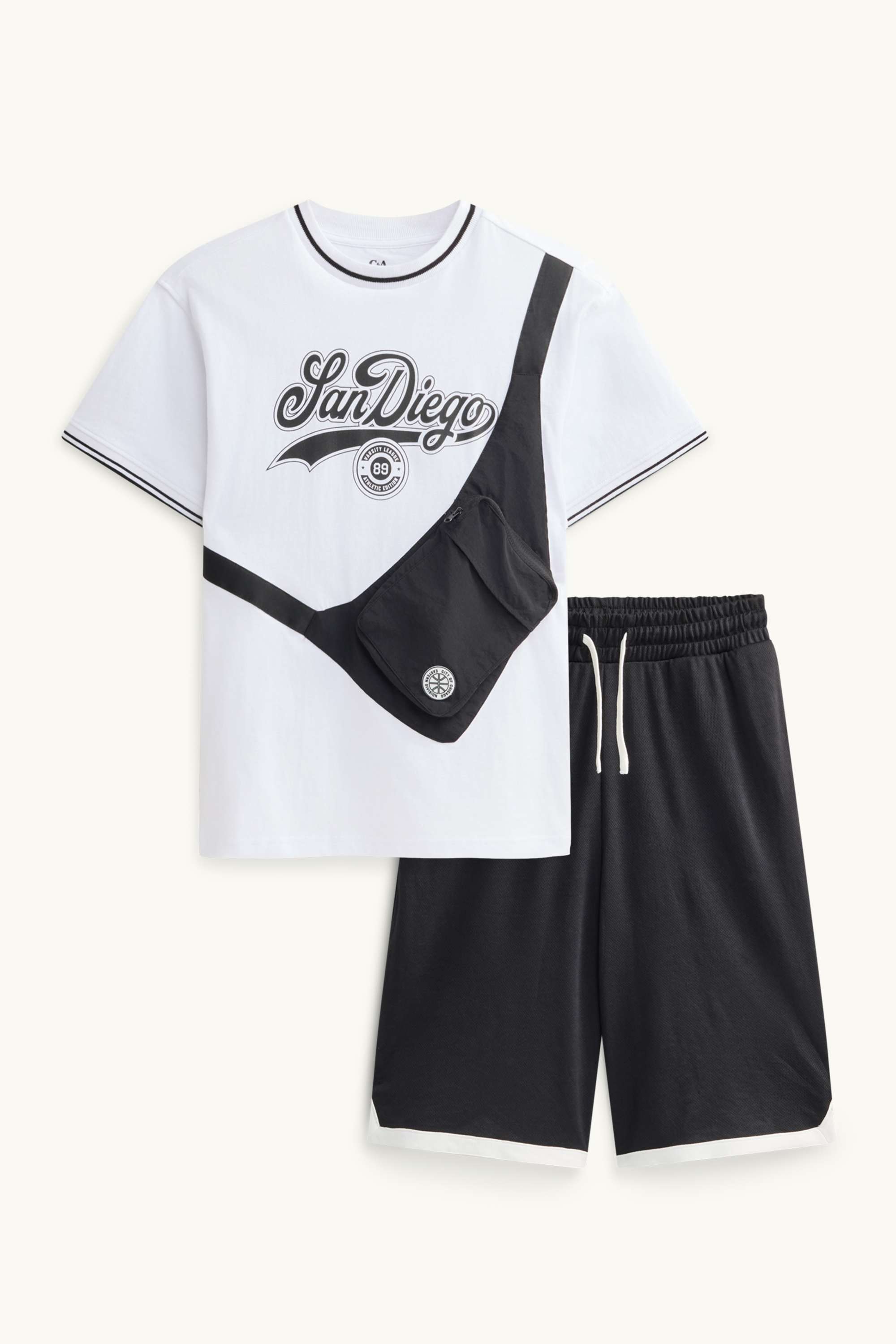 Set - short sleeve T-shirt with appliquéd bag and shorts black / white