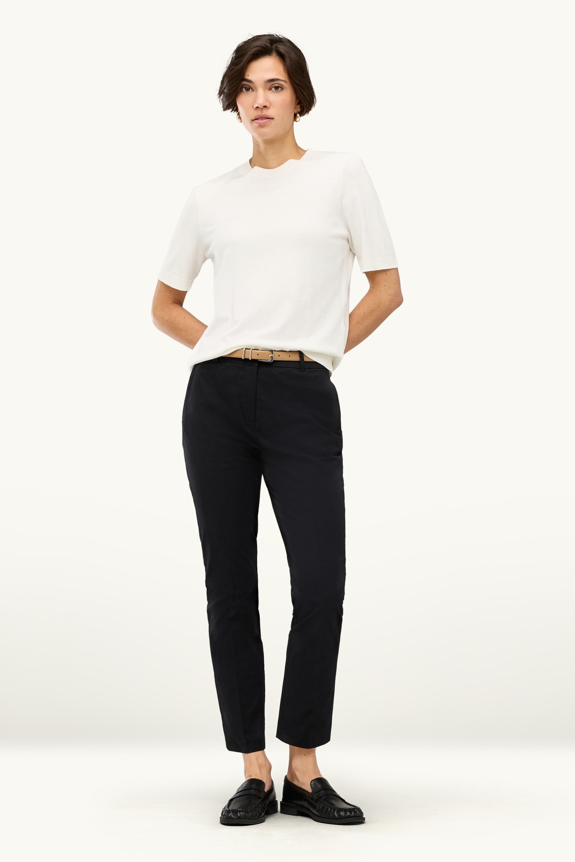 Cloth trousers with belt - mid-rise waist - tapered fit black