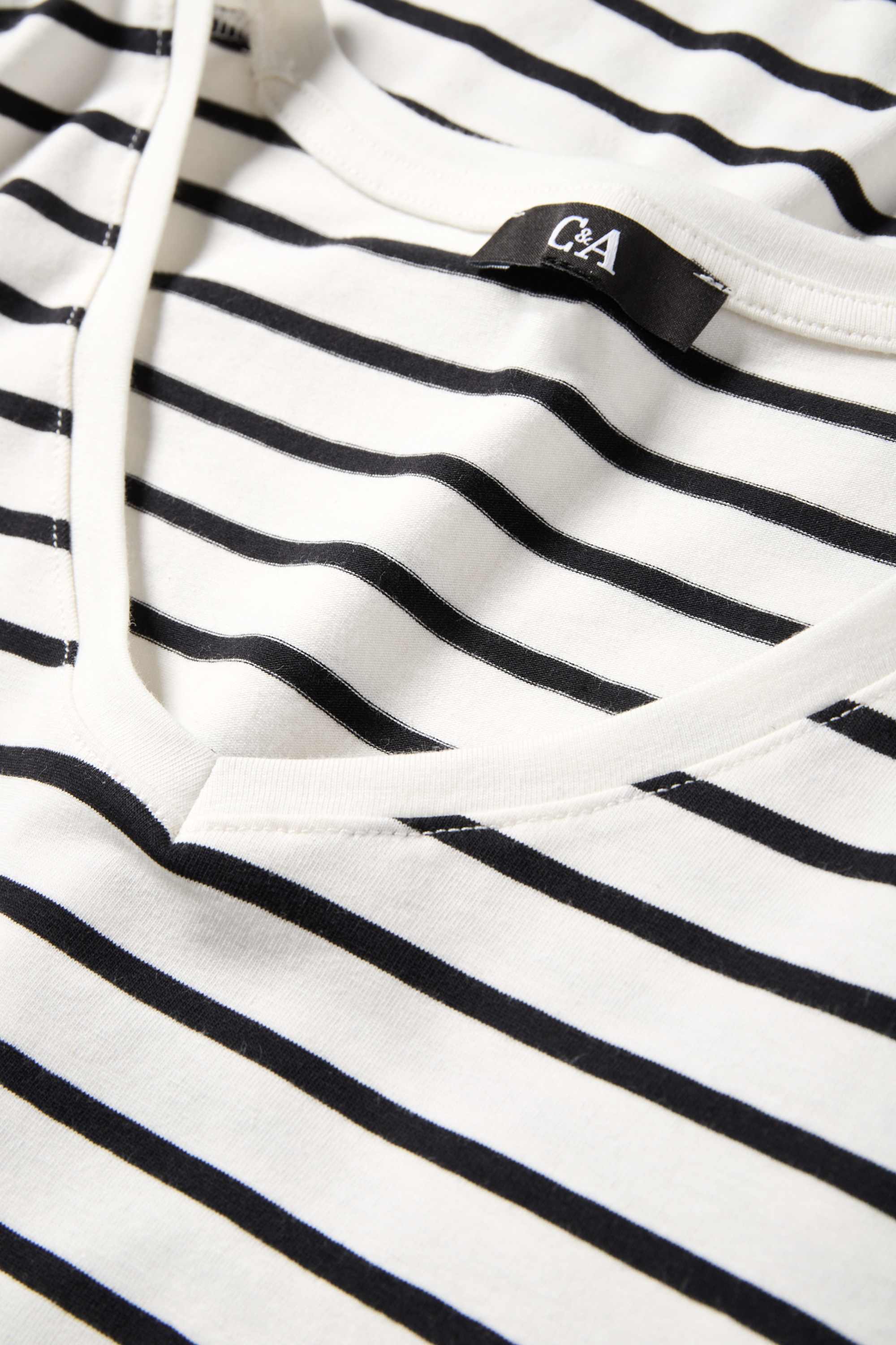 V-neck T-shirt- striped black / white (5)
