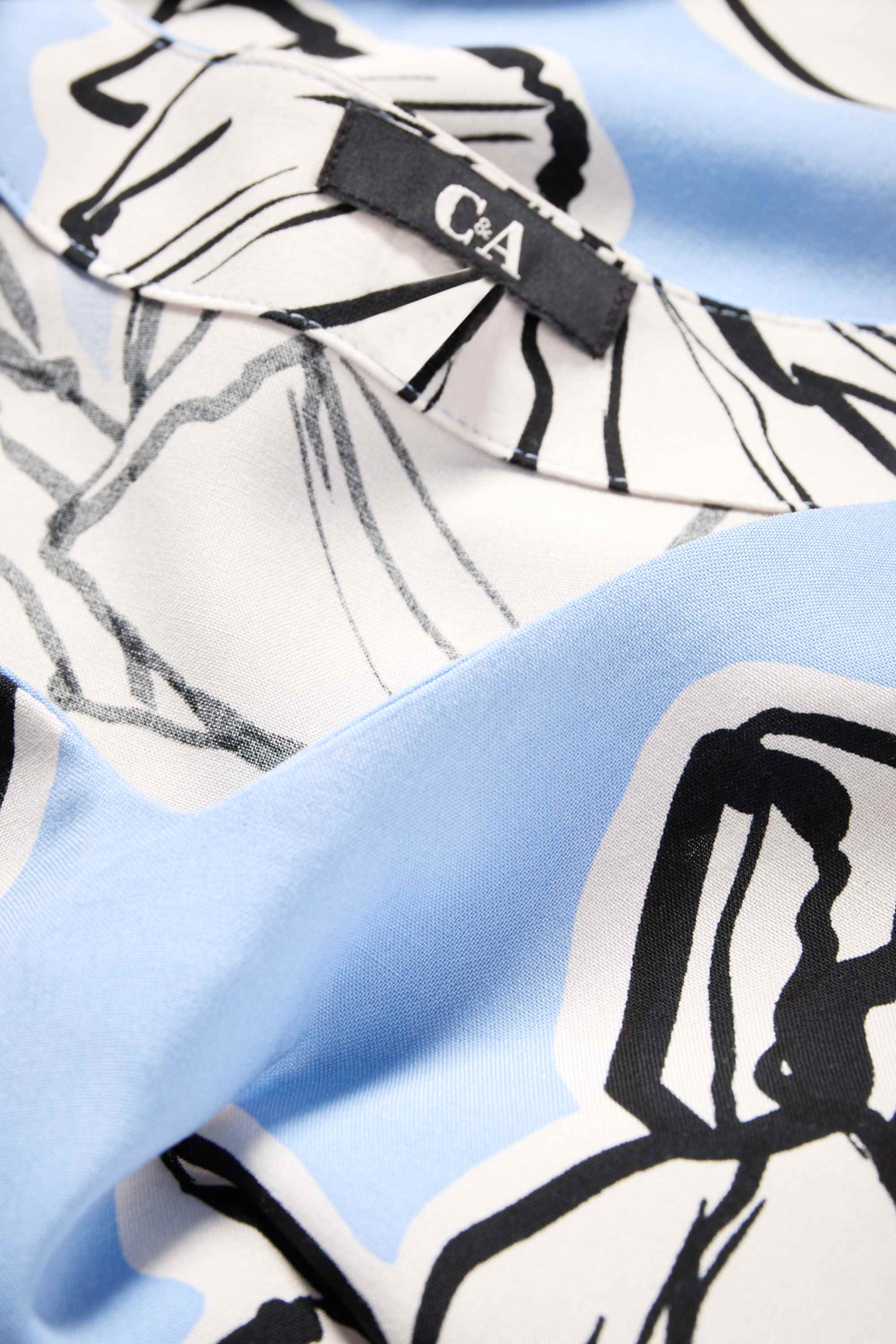 V-neck blouse - floral light blue