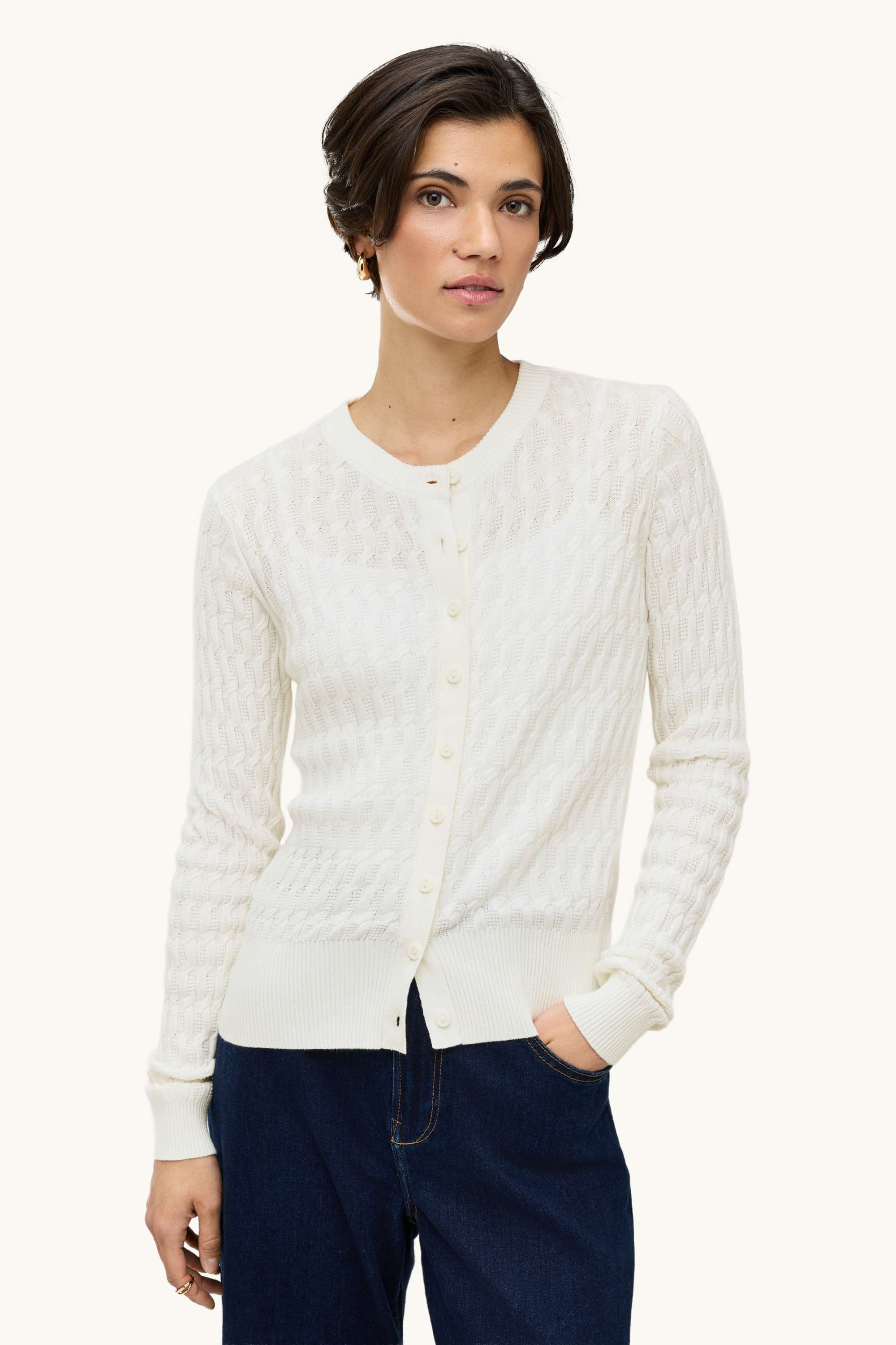 Cardigan - cable knit pattern white