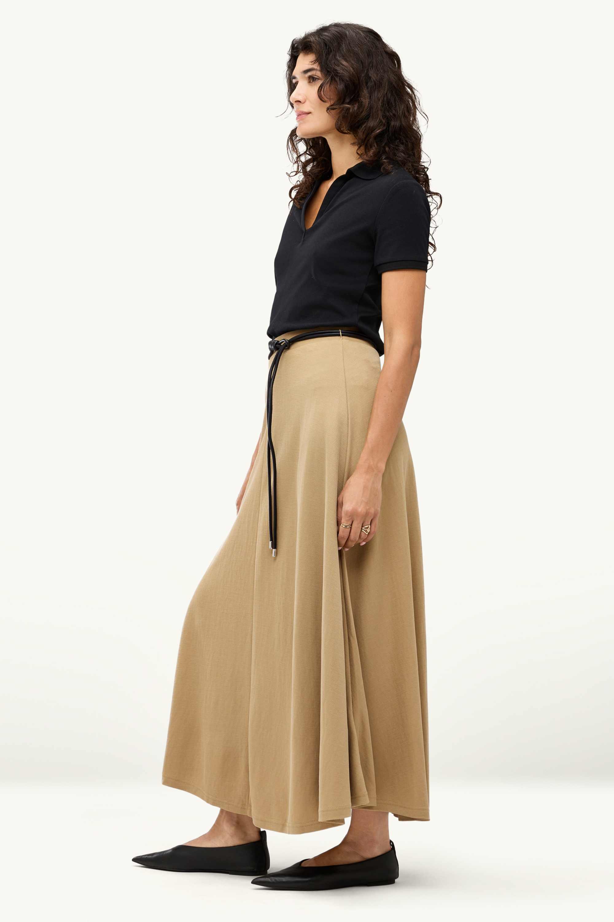 Skirt with belt beige