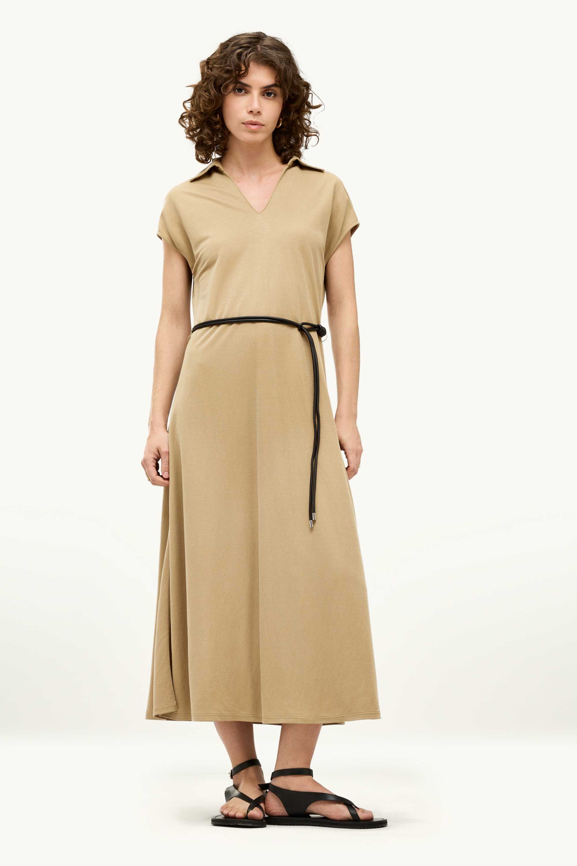 Fit & flare dress with belt and V-neck beige