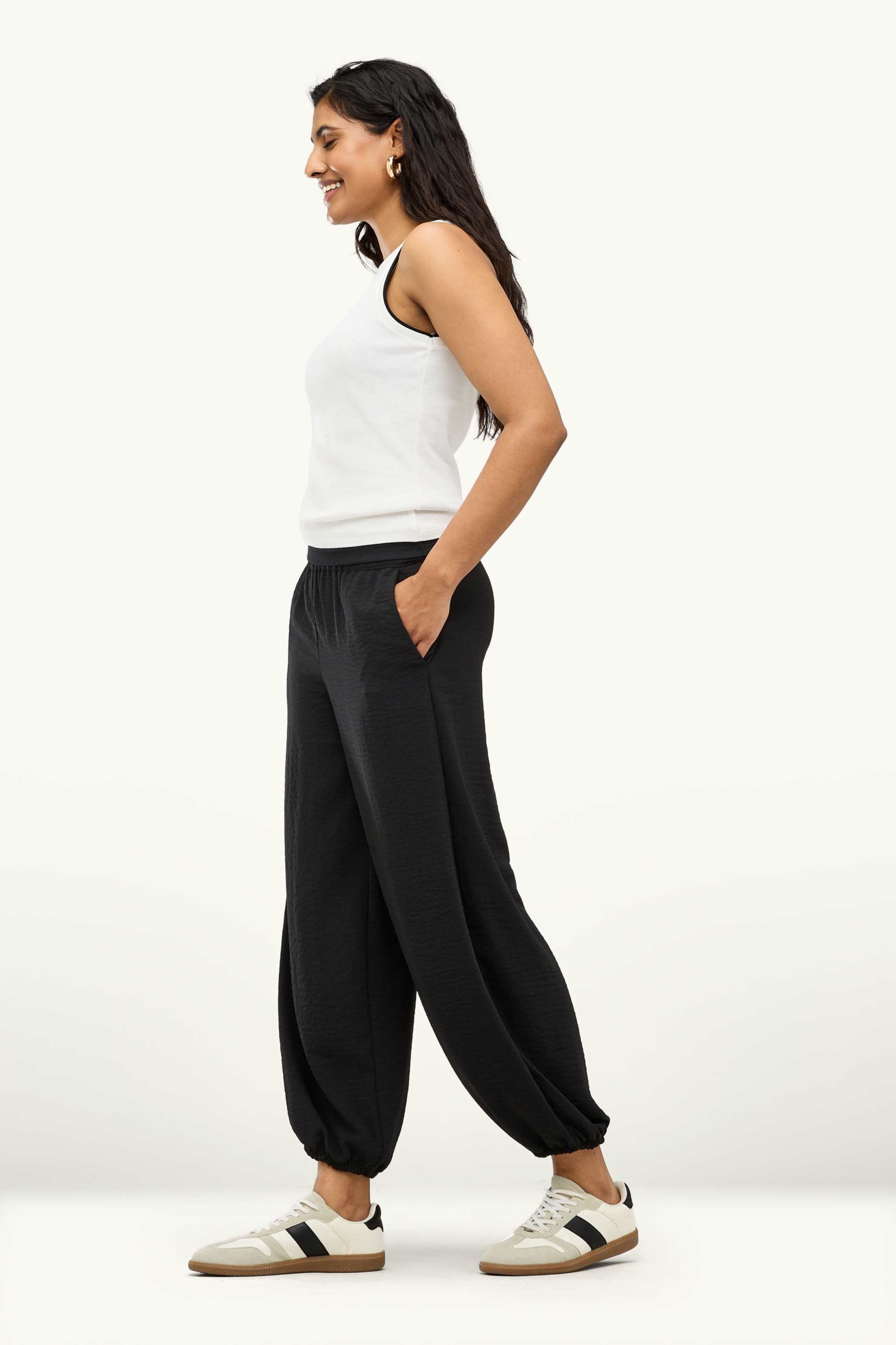 Harem trousers - mid-rise waist - balloon leg black