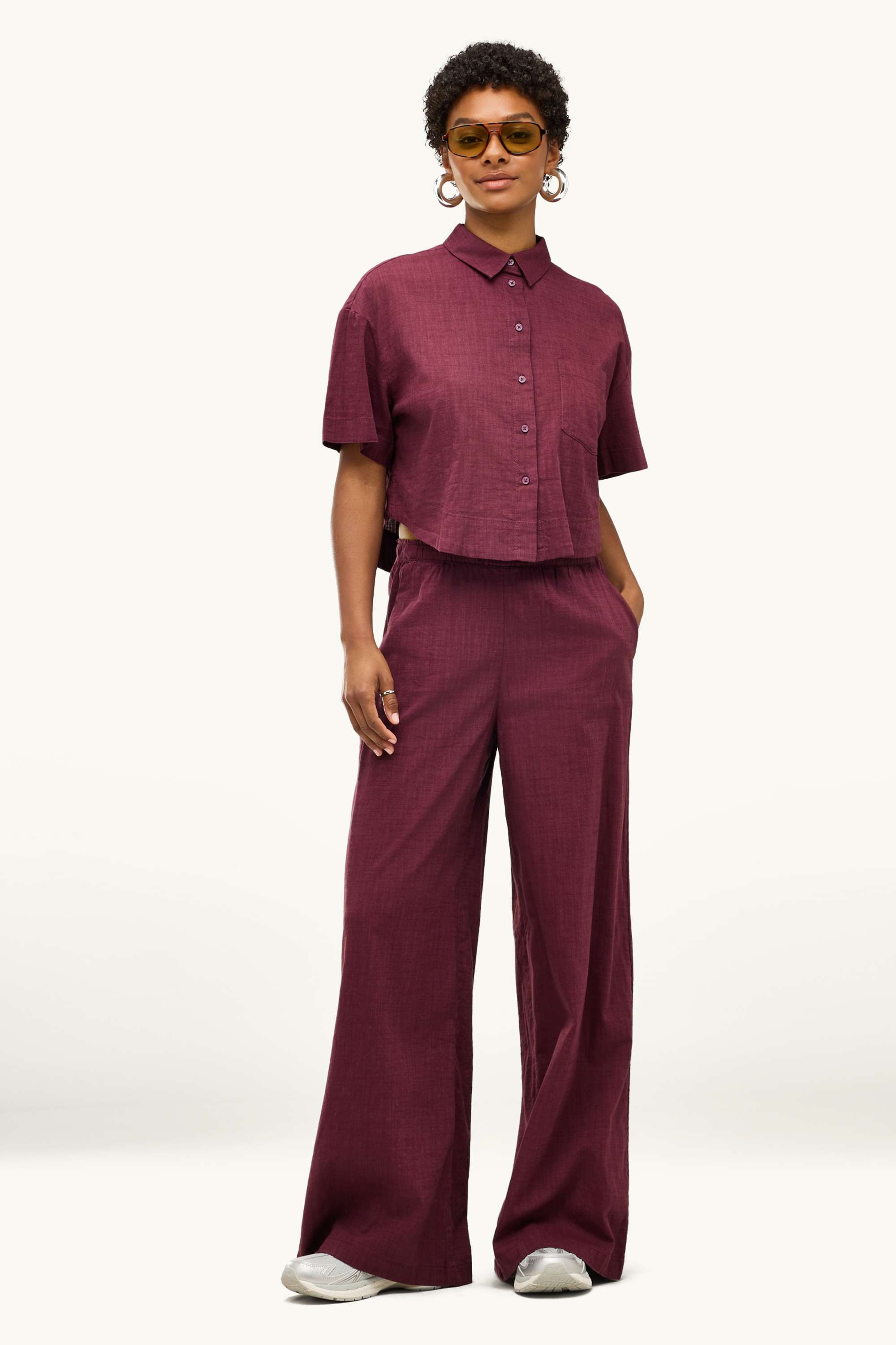 Cloth trousers - mid-rise waist - wide leg bordeaux