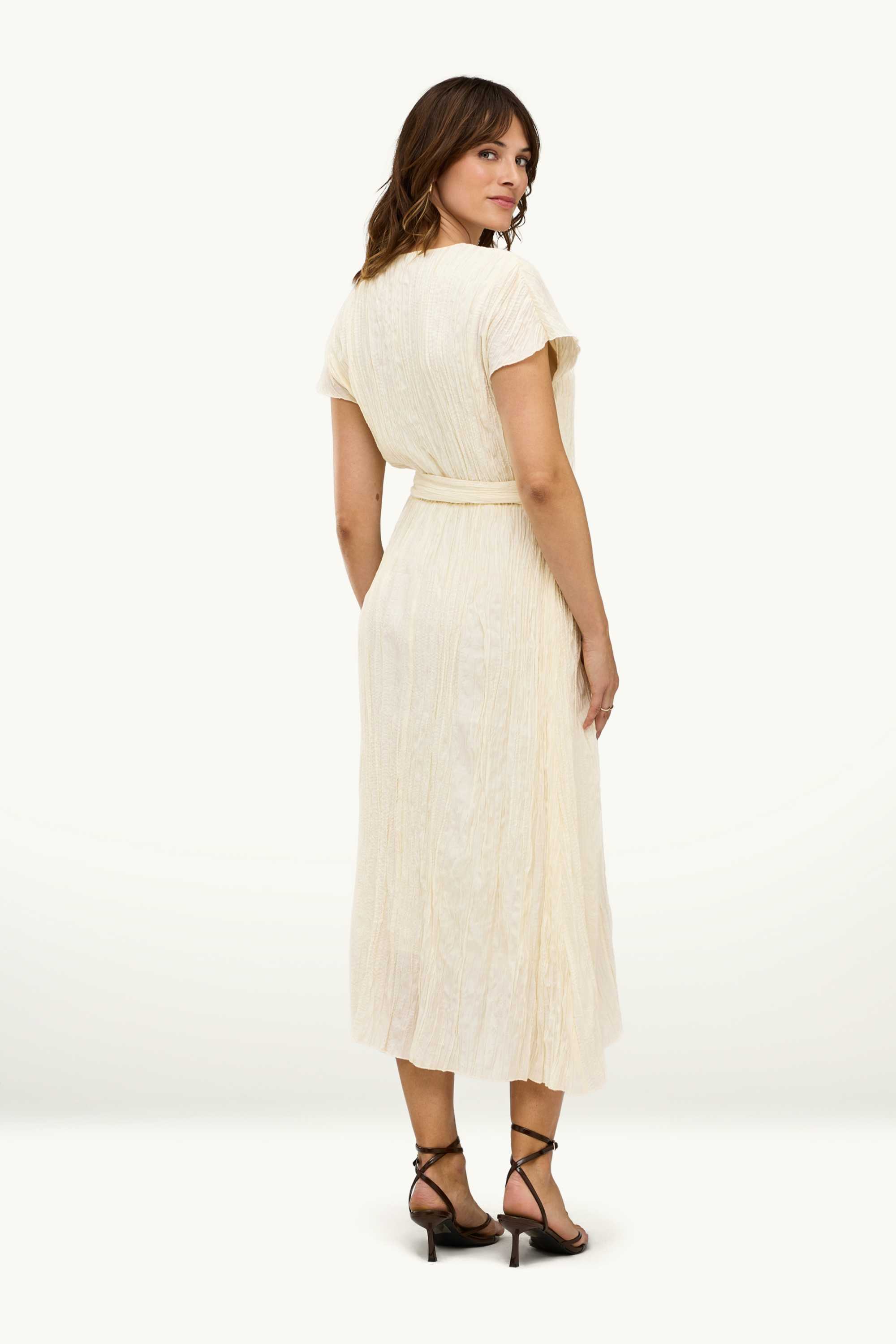 V-neck dress creme